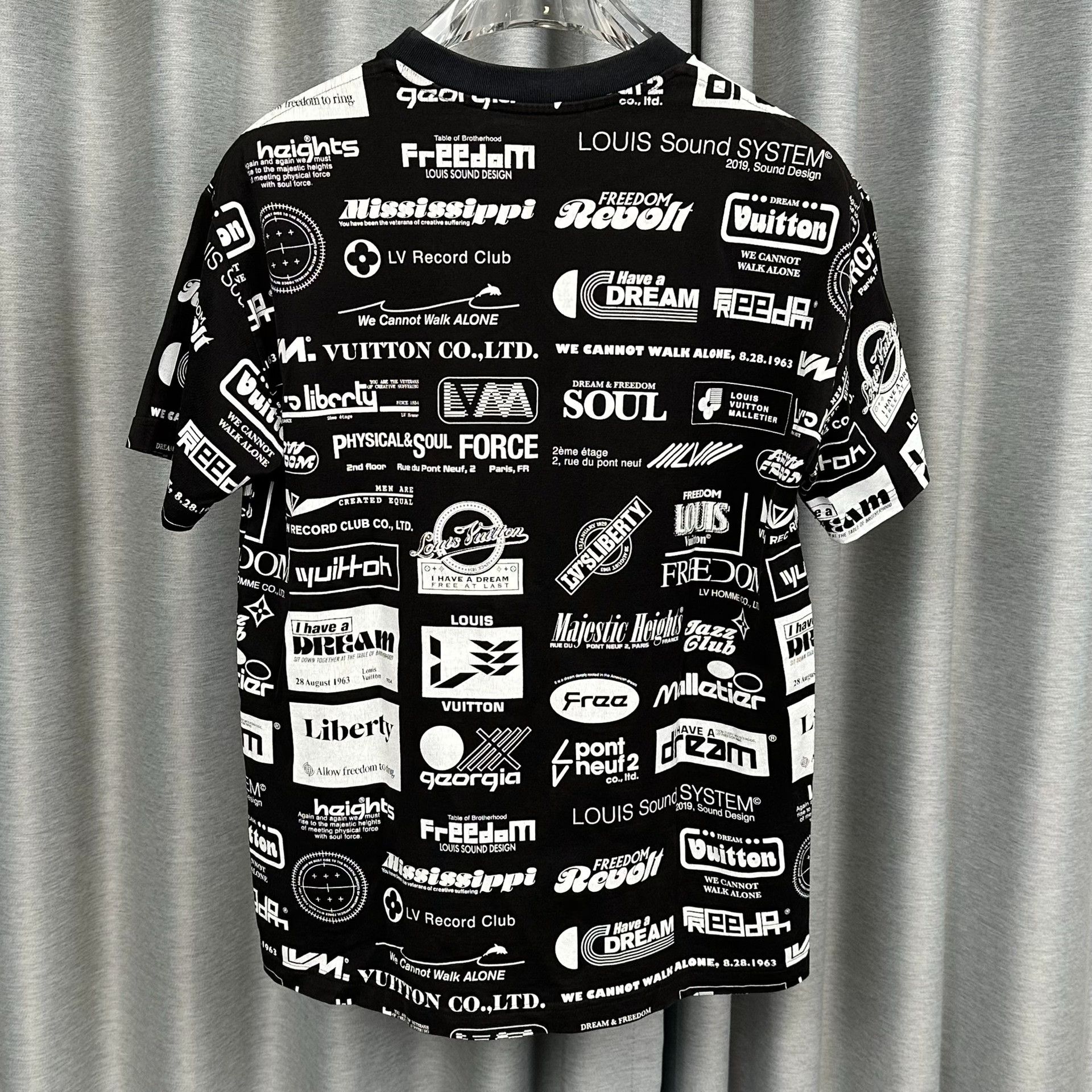Louis Vuitton Louis Vuitton All-Over Logo Print T-Shirt S Size US S / EU 44-46 / 1 - 3 Thumbnail