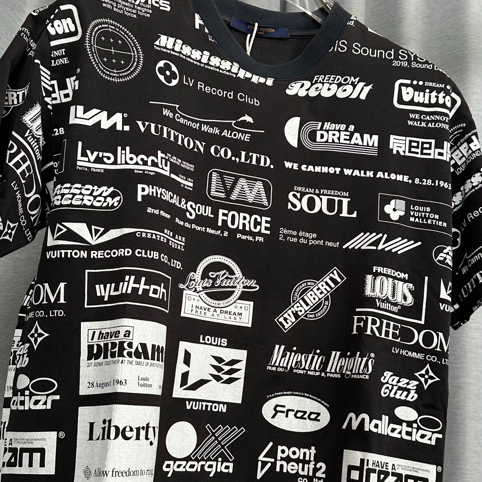 Louis Vuitton Louis Vuitton All-Over Logo Print T-Shirt S Size US S / EU 44-46 / 1 - 6 Thumbnail