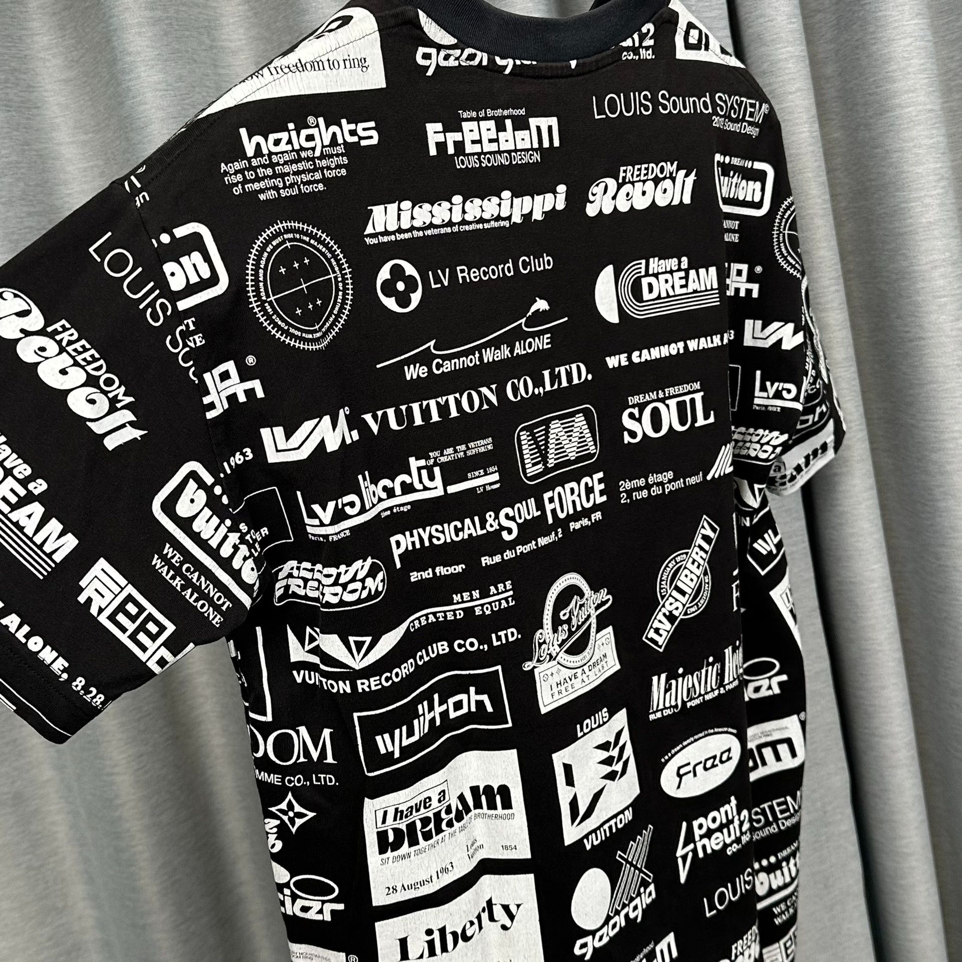 Louis Vuitton Louis Vuitton All-Over Logo Print T-Shirt S Size US S / EU 44-46 / 1 - 7 Thumbnail