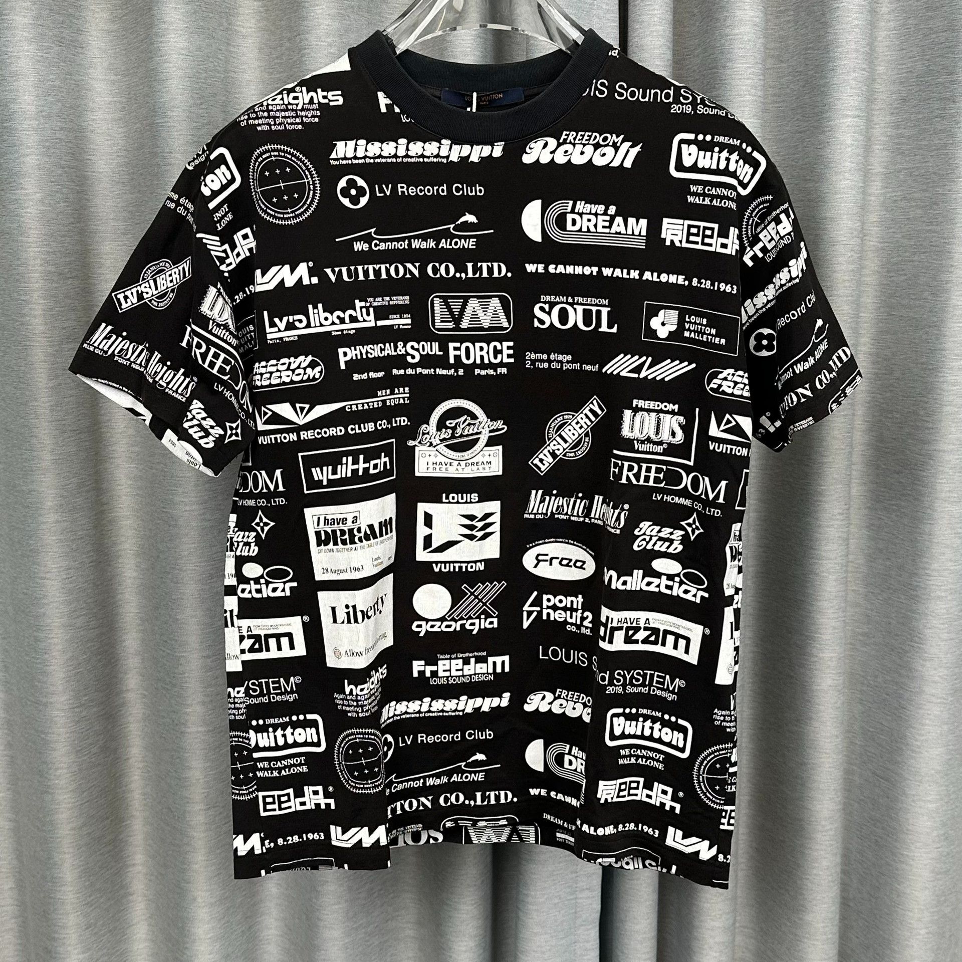 Louis Vuitton Louis Vuitton All-Over Logo Print T-Shirt S Size US S / EU 44-46 / 1 - 2 Thumbnail