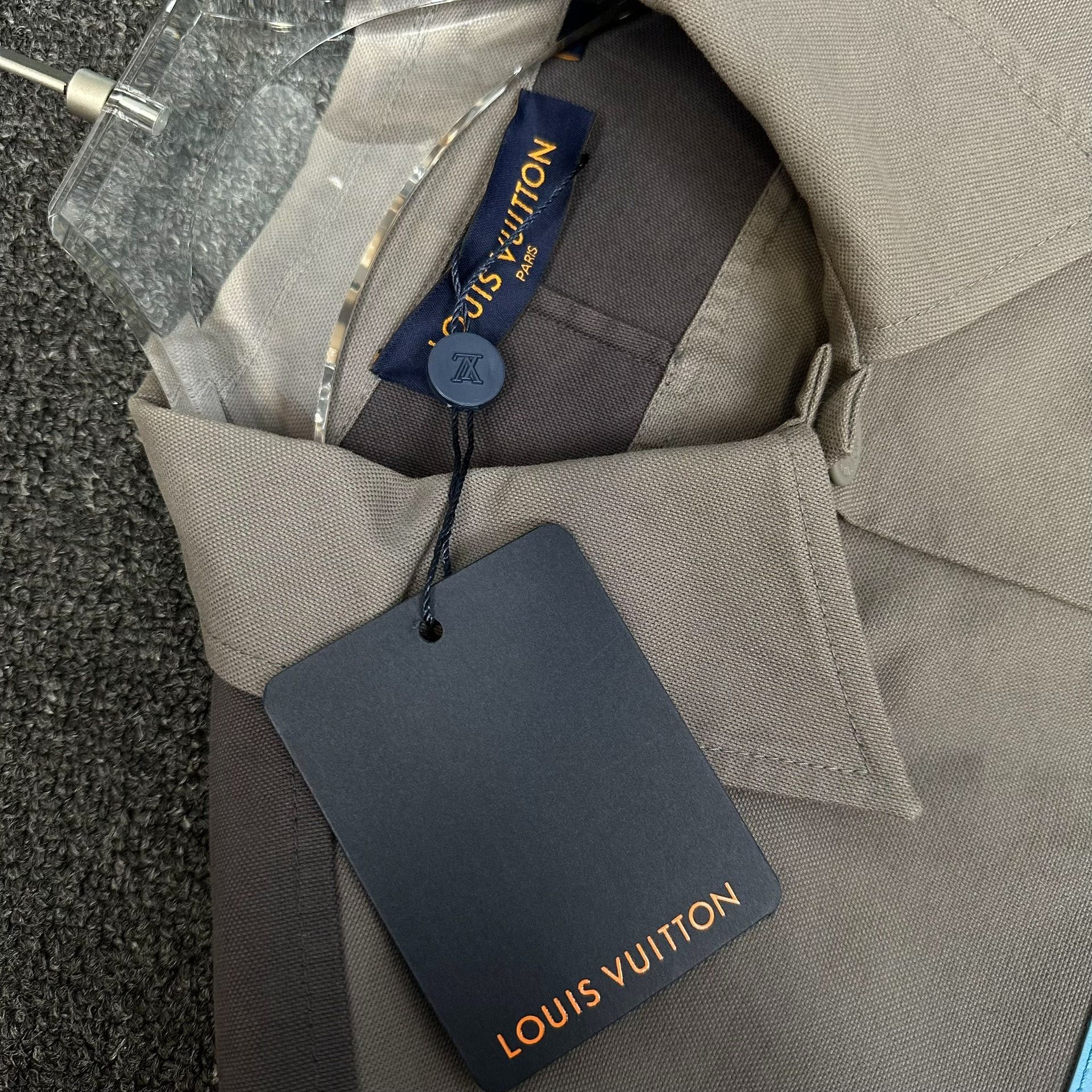 Louis Vuitton Louis Vuitton Multi-Pocket Shirt US S Size US S / EU 44-46 / 1 - 5 Thumbnail