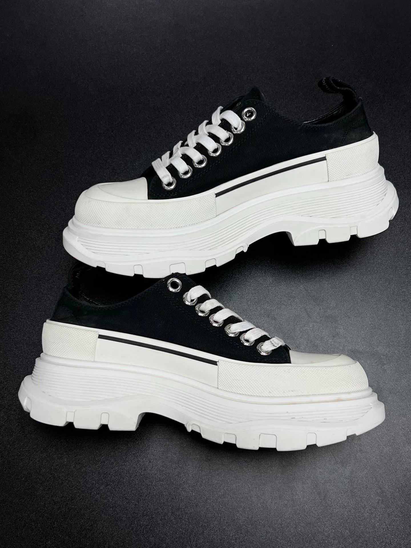 Alexander McQueen Alexander McQueen Black Lowtop Sneakers us_6-5 Women Size US 6.5 / IT 36.5 - 6 Thumbnail