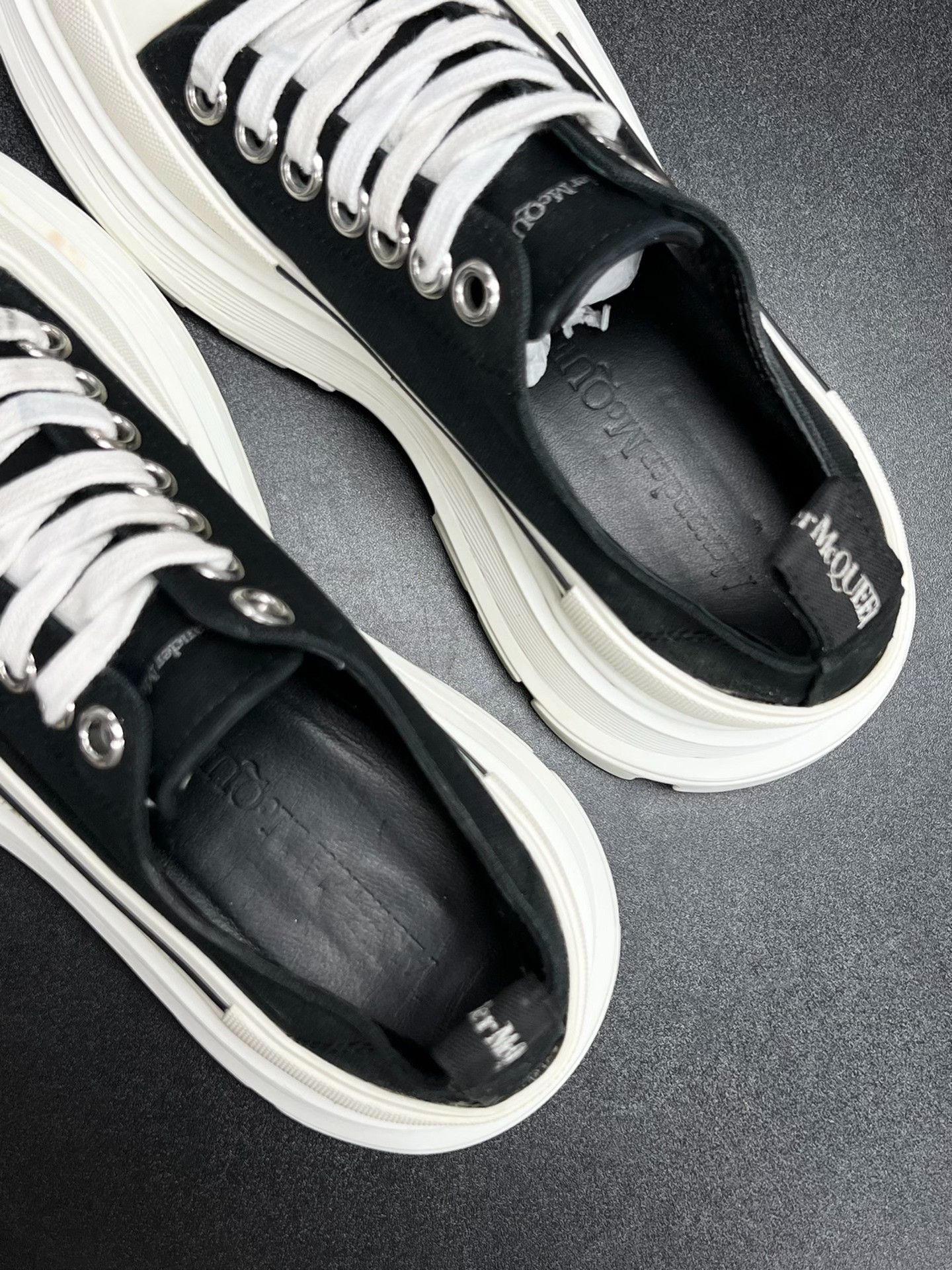 Alexander McQueen Alexander McQueen Black Lowtop Sneakers us_6-5 Women Size US 6.5 / IT 36.5 - 4 Thumbnail