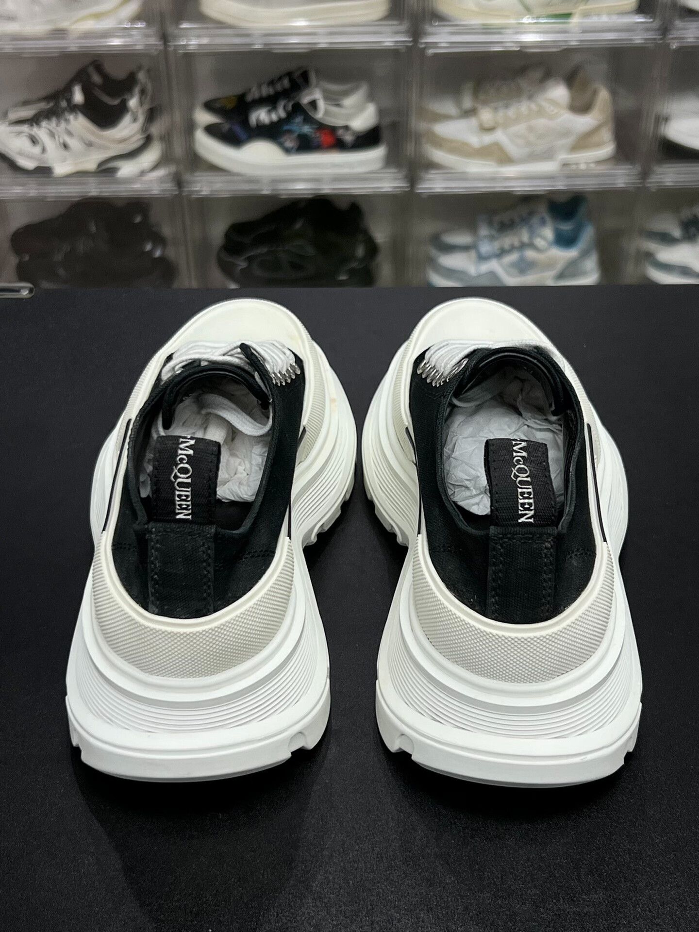 Alexander McQueen Alexander McQueen Black Lowtop Sneakers us_6-5 Women Size US 6.5 / IT 36.5 - 7 Thumbnail