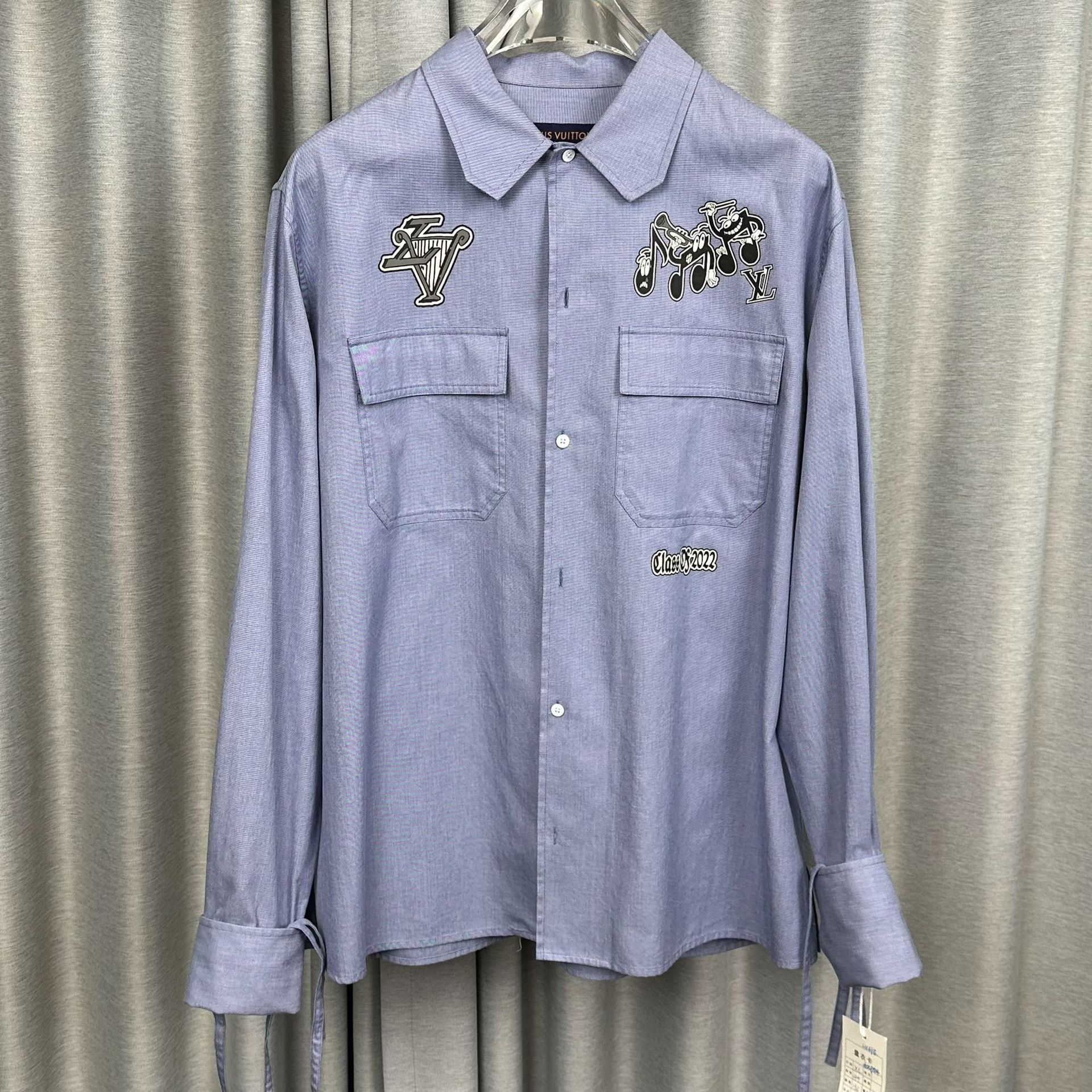 Louis Vuitton Louis Vuitton Embroidered Badge Shirt XL Size US XL / EU 56 / 4 - 2 Thumbnail