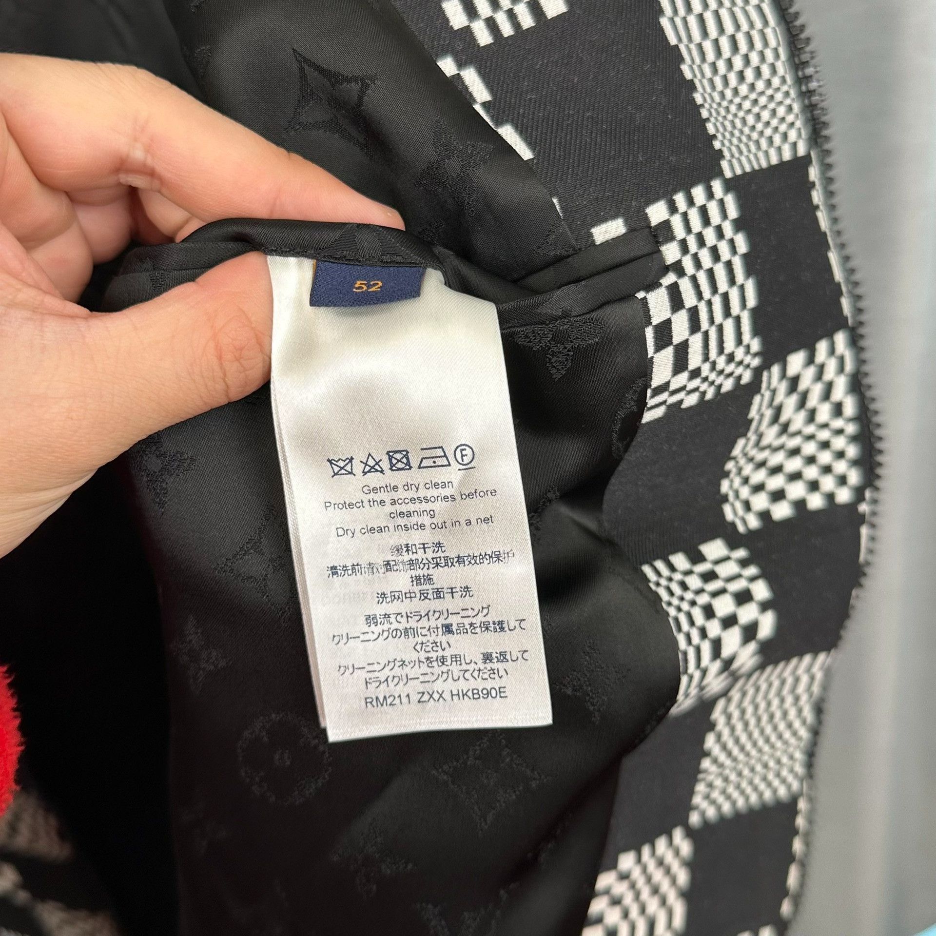 Louis Vuitton Louis Vuitton Damier Checkerboard Hooded Jacket 52 Size US L / EU 52-54 / 3 - 6 Thumbnail