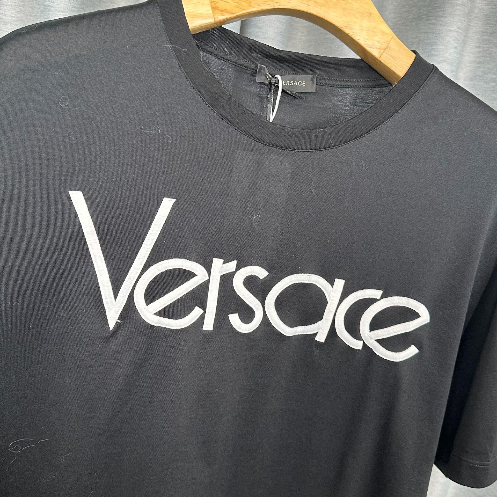 Versace Versace Embroidered Logo T-Shirt XL Size US XL / EU 56 / 4 - 4 Thumbnail