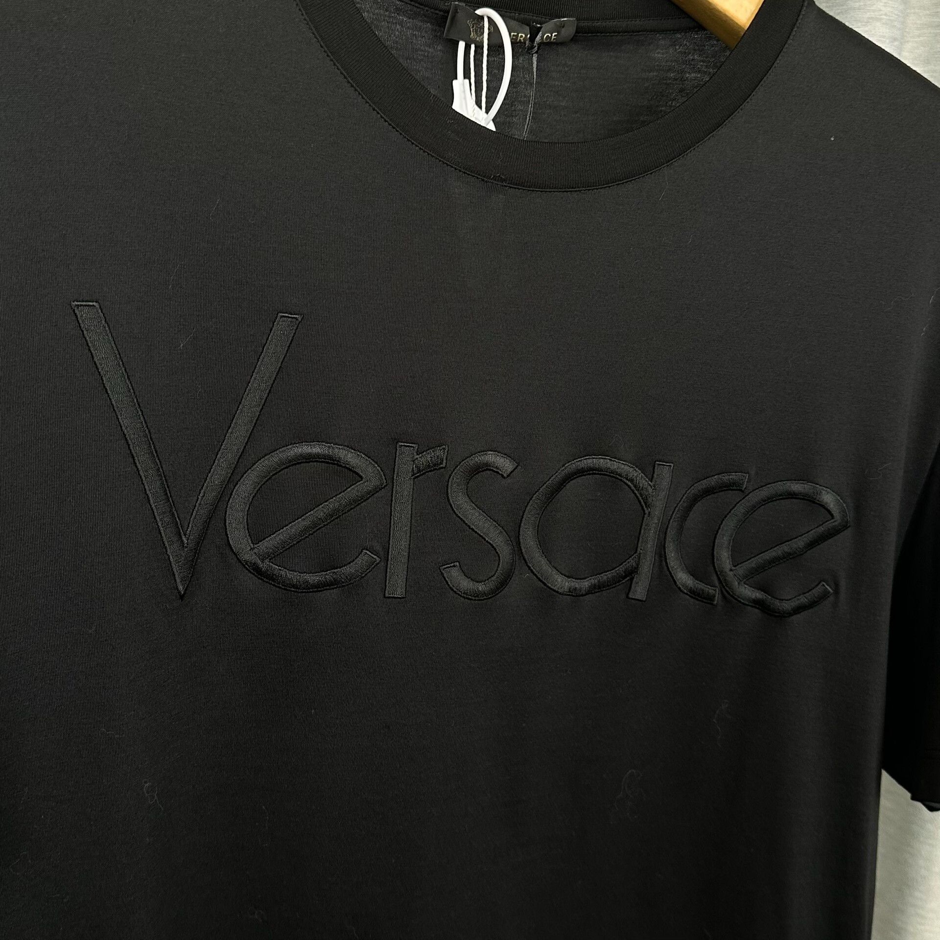 Versace Versace Embroidered Logo T-Shirt M Size US M / EU 48-50 / 2 - 4 Thumbnail