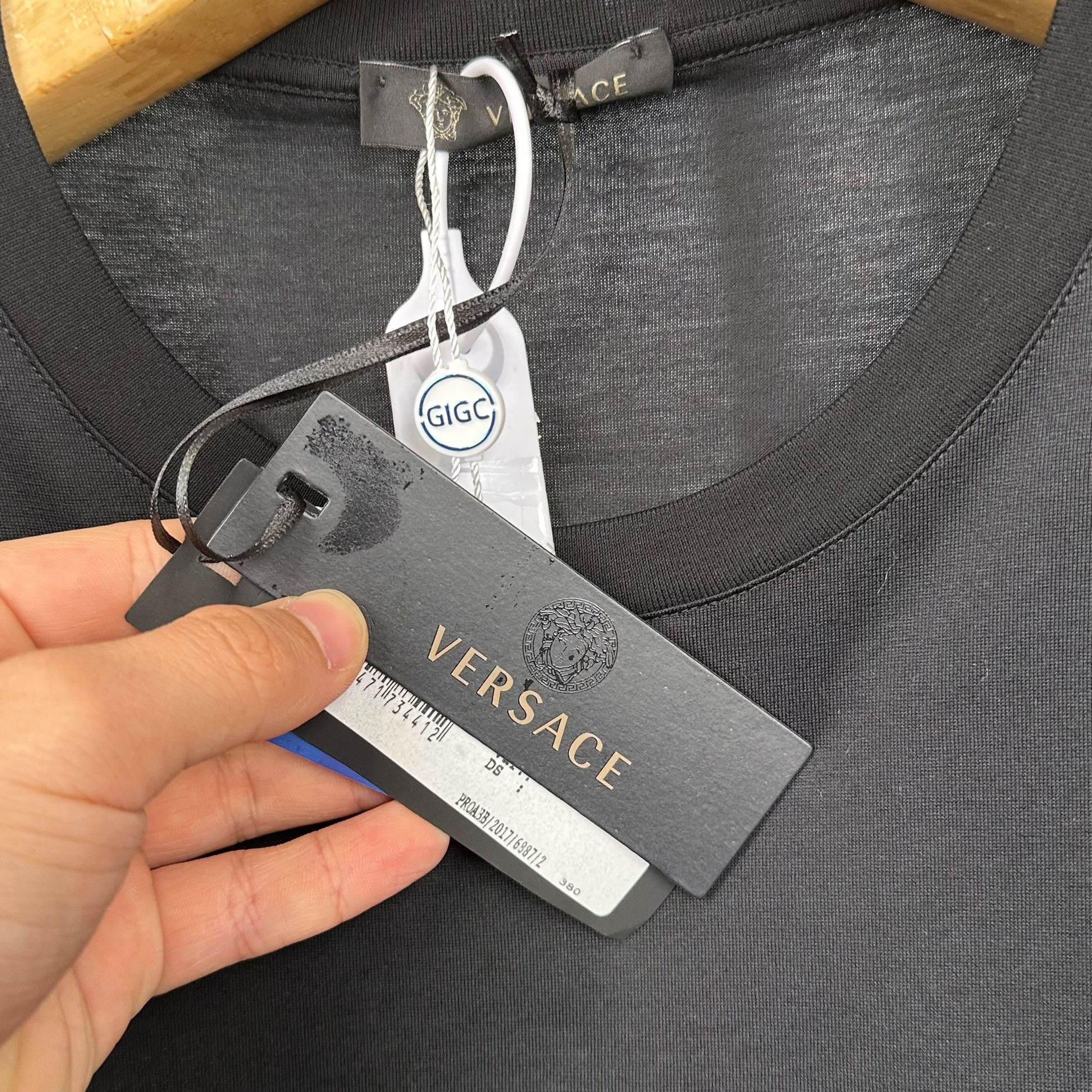 Versace Versace Embroidered Logo T-Shirt M Size US M / EU 48-50 / 2 - 6 Thumbnail