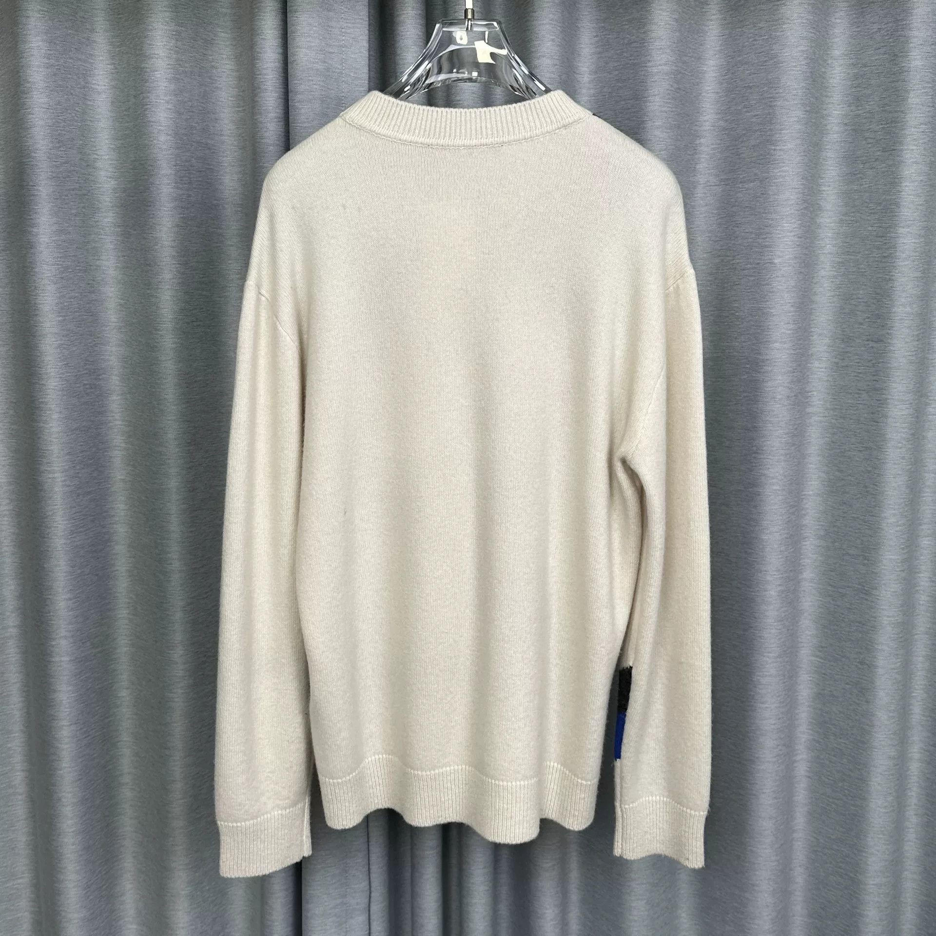 Louis Vuitton Louis Vuitton Face Graphic Knit Sweater Size M Size US M / EU 48-50 / 2 - 3 Thumbnail
