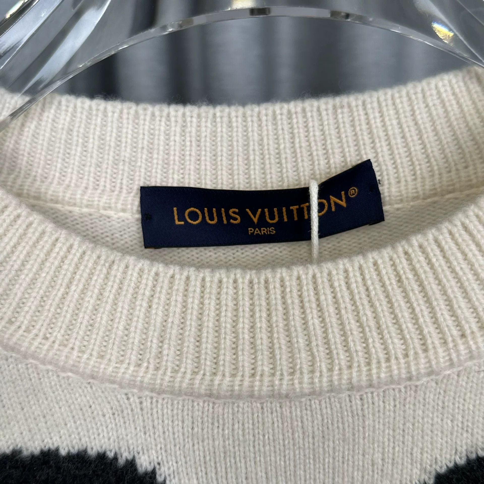 Louis Vuitton Louis Vuitton Face Graphic Knit Sweater Size M Size US M / EU 48-50 / 2 - 4 Thumbnail