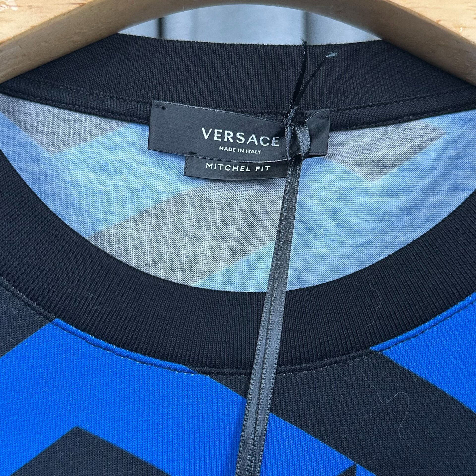 Versace Versace La Greca Monogram T-Shirt Size L Size US L / EU 52-54 / 3 - 4 Thumbnail