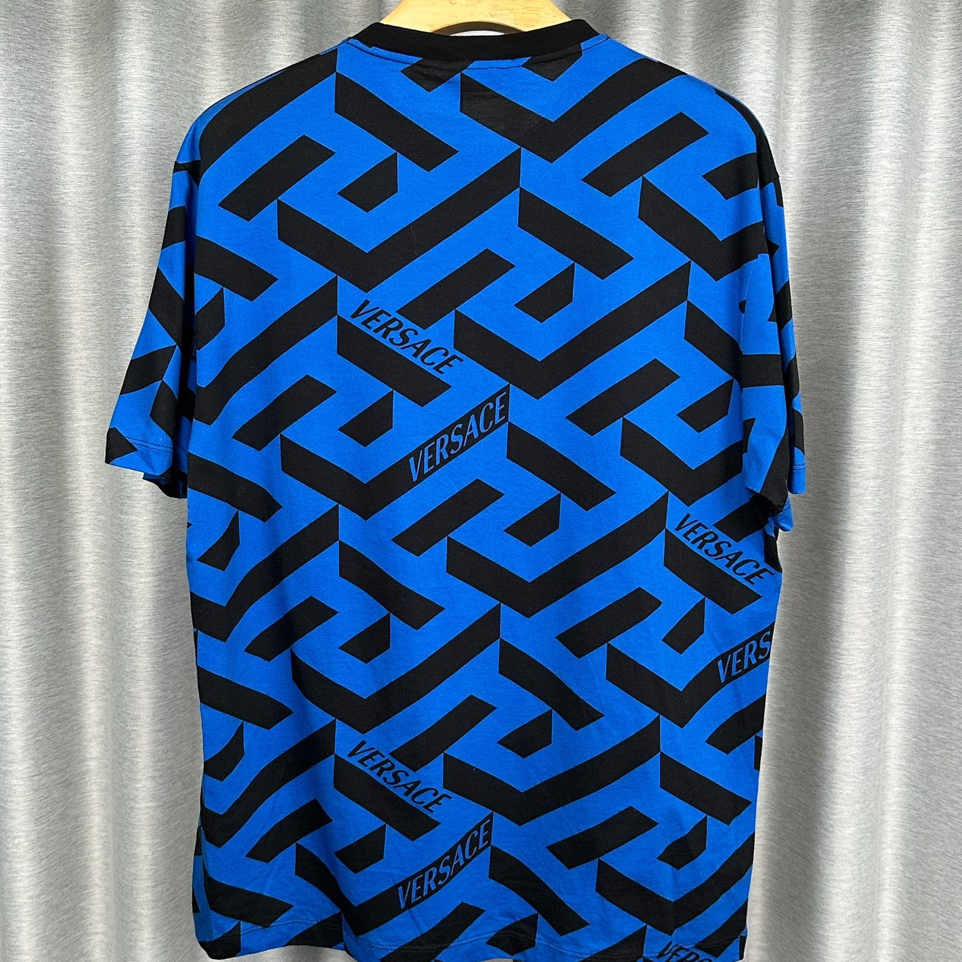 Versace Versace La Greca Monogram T-Shirt Size L Size US L / EU 52-54 / 3 - 3 Thumbnail