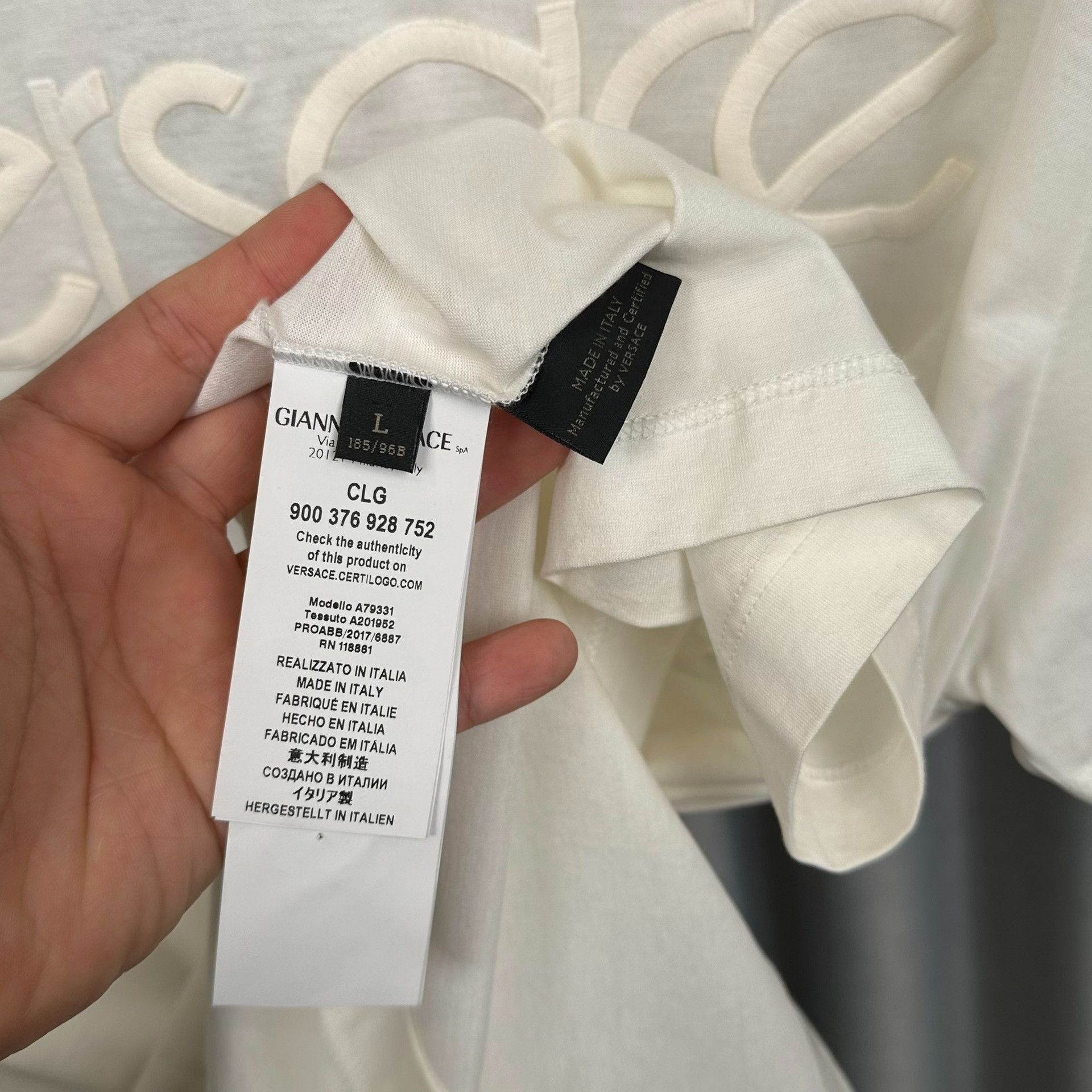 Versace Versace Embroidered Logo T-Shirt White Size L Size US L / EU 52-54 / 3 - 6 Thumbnail