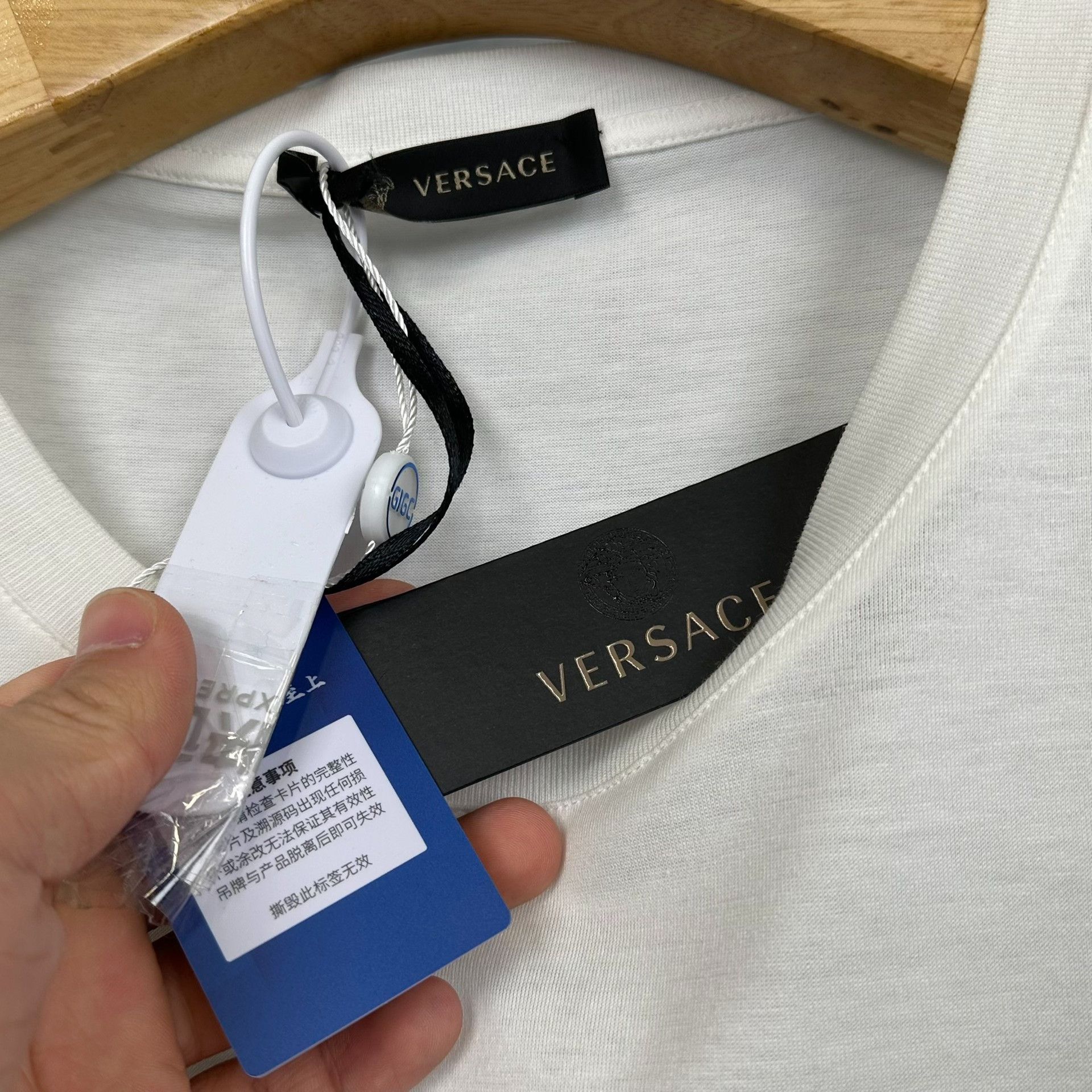 Versace Versace Embroidered Logo T-Shirt White Size L Size US L / EU 52-54 / 3 - 7 Thumbnail