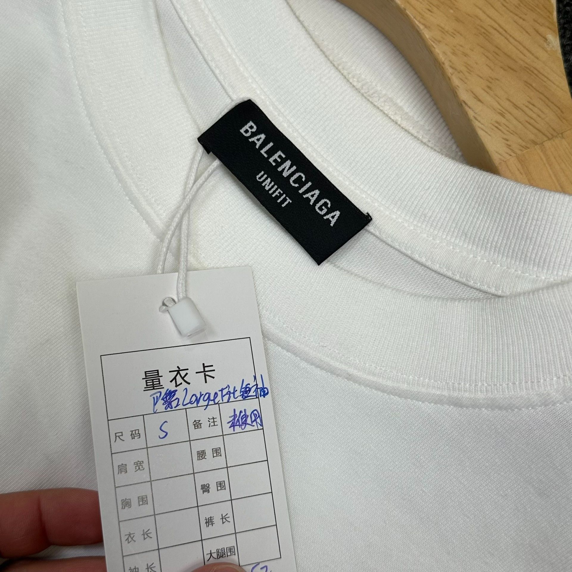 Balenciaga Balenciaga Globe Graphic T-Shirt Size S Size US S / EU 44-46 / 1 - 4 Thumbnail