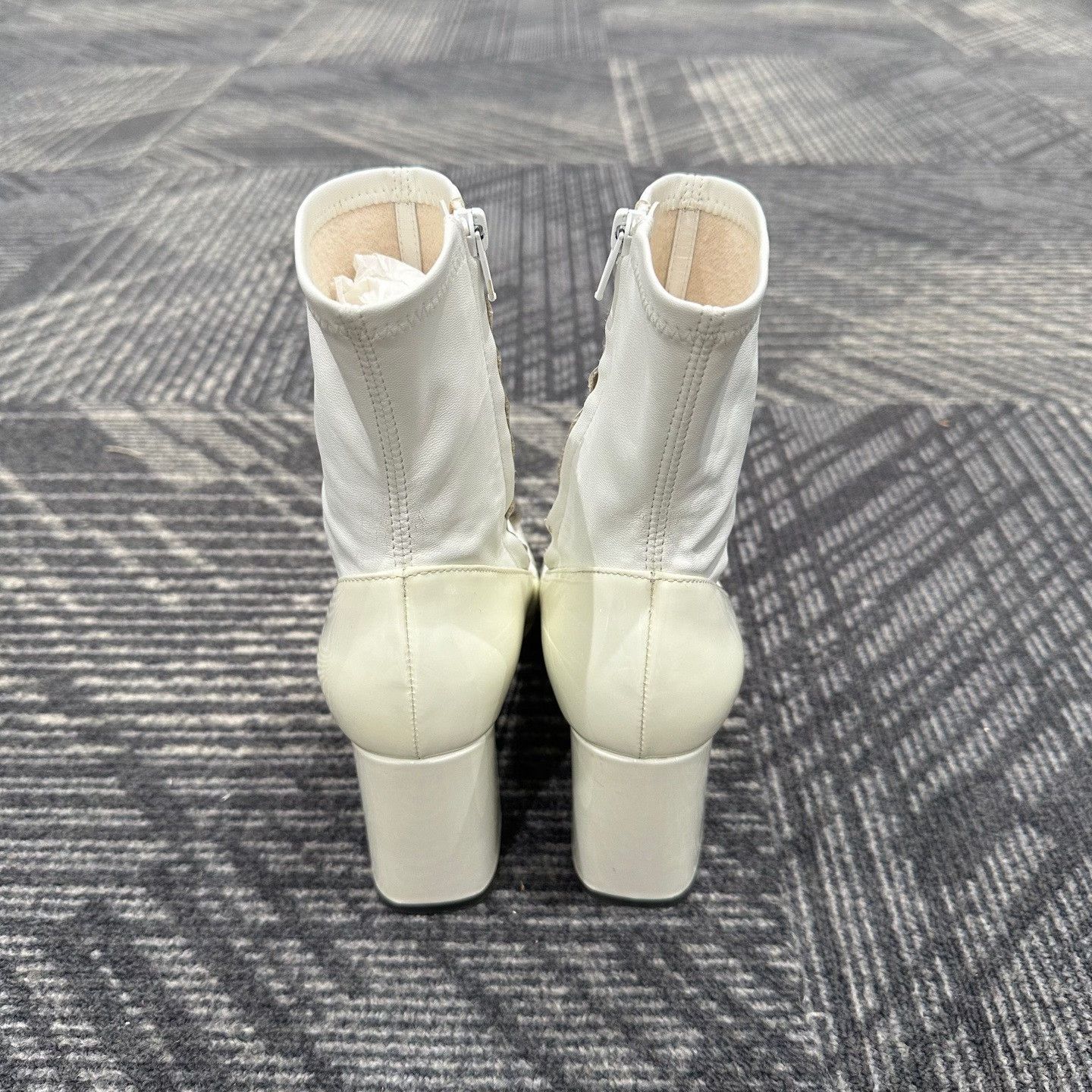Louis Vuitton Louis Vuitton Logo Buckle Leather Ankle Boots 36 Size US 6 / IT 36 - 4 Thumbnail