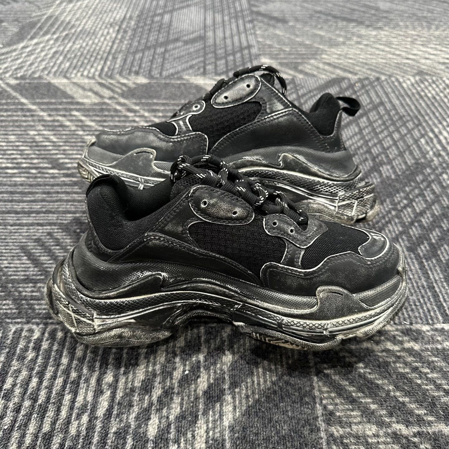Balenciaga Balenciaga Distressed Triple S Sneakers 37 Size US 5 / EU 37 - 6 Thumbnail