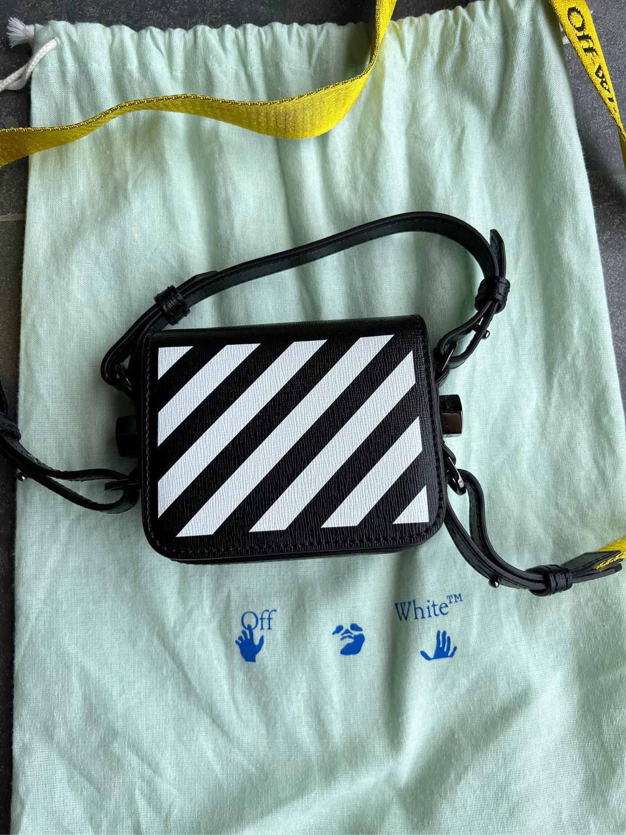Off-White Off-White Diagonal Stripe Binder Clip Bag ONE SIZE Size ONE SIZE - 2 Thumbnail