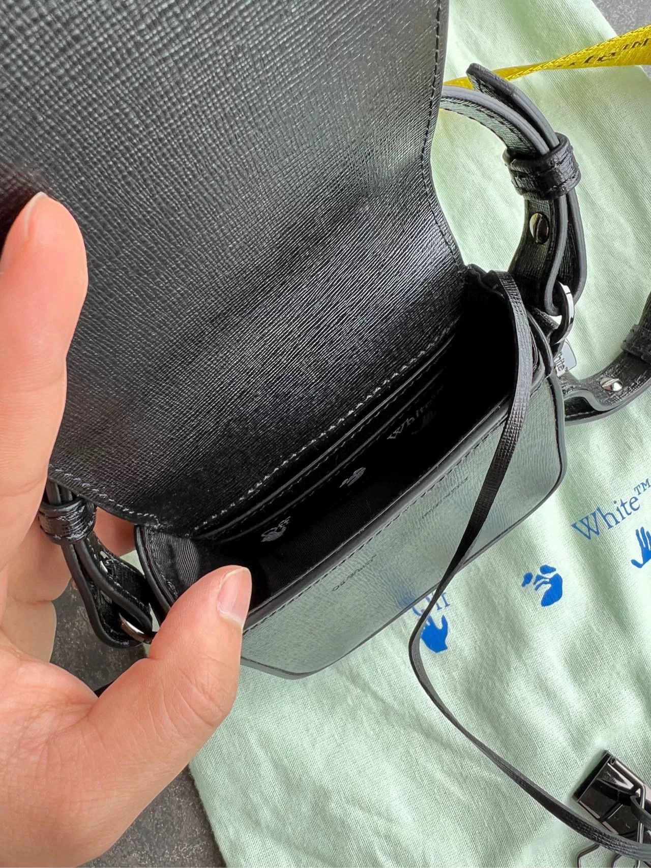Off-White Off-White Diagonal Stripe Binder Clip Bag ONE SIZE Size ONE SIZE - 6 Thumbnail