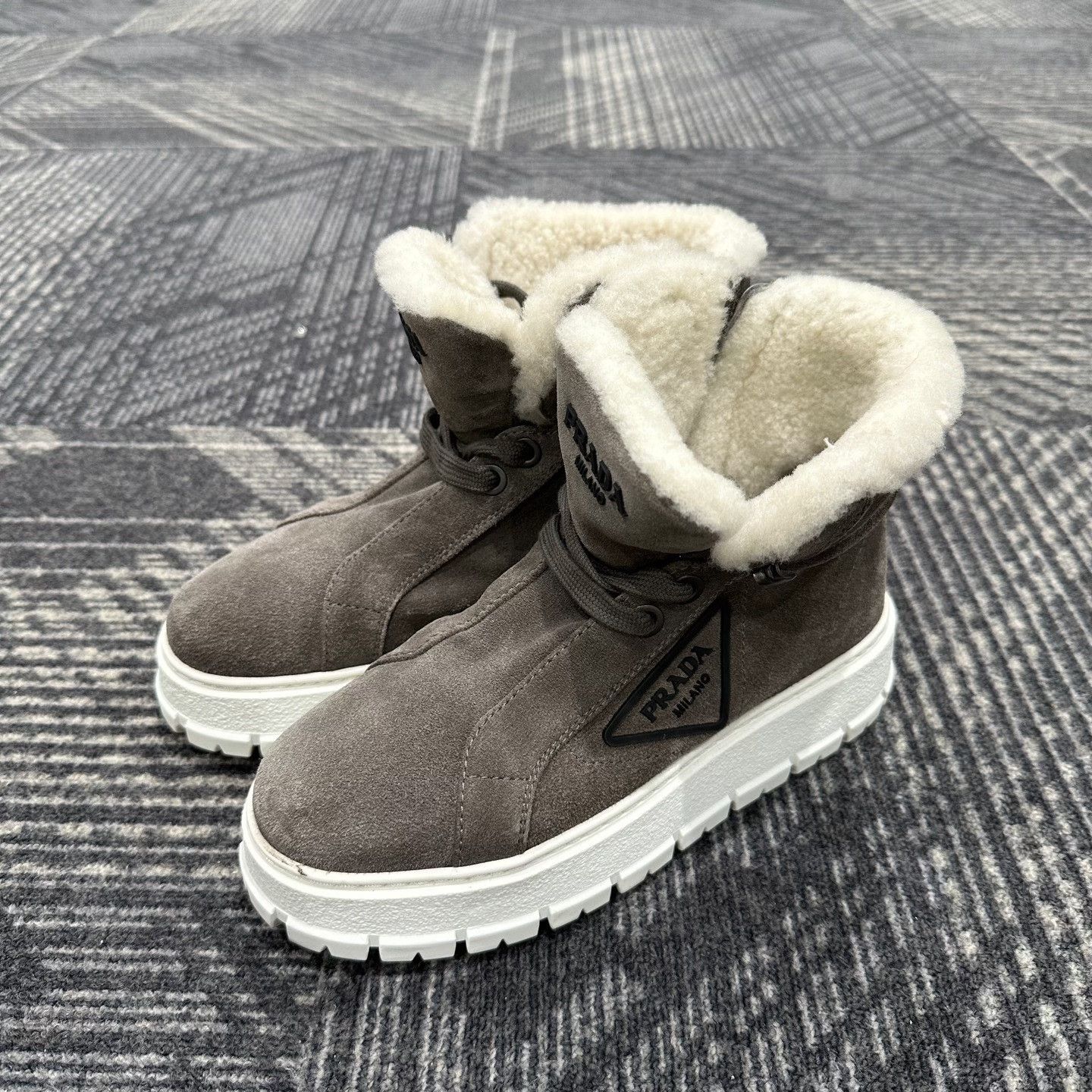 Prada Prada Shearling Suede Boots 35 Size US 5 / IT 35 - 2 Thumbnail