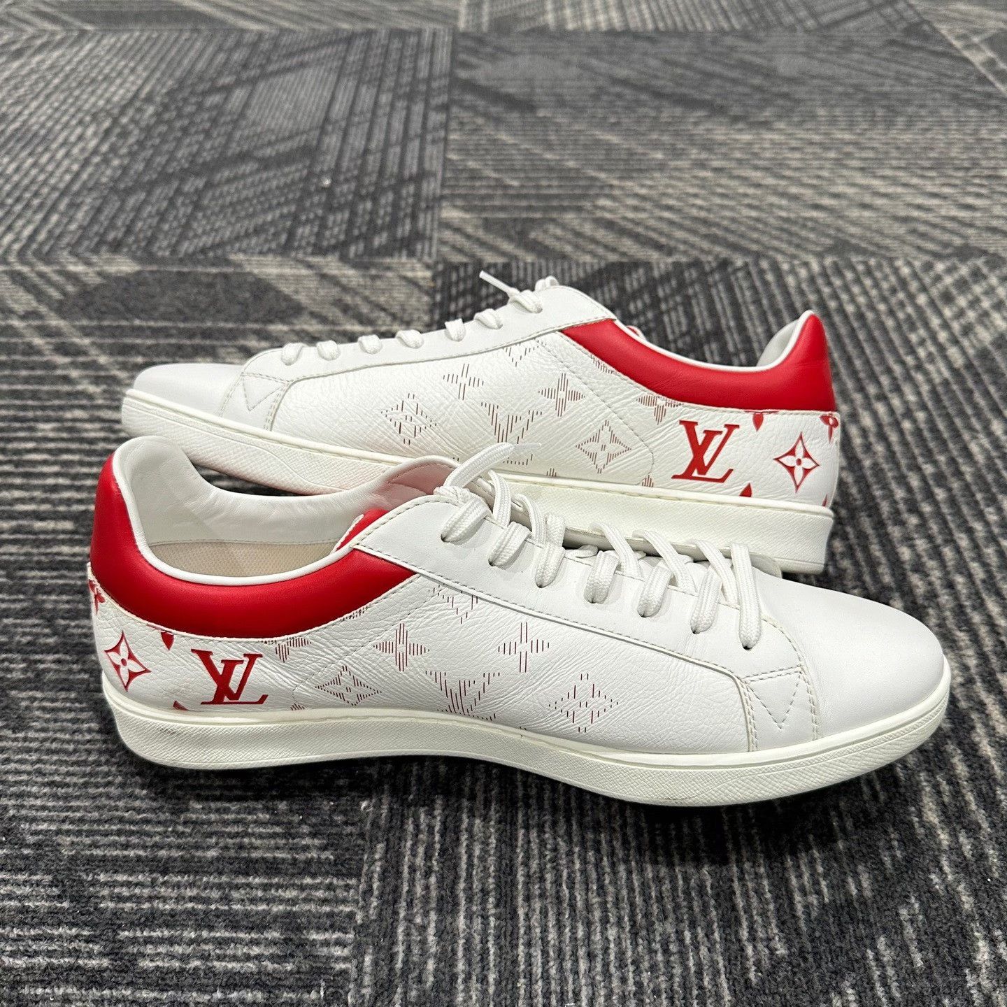 Louis Vuitton Louis Vuitton Red Heel Monogram Sneakers 9.5 Size US 10.5 / EU 43-44 - 6 Thumbnail