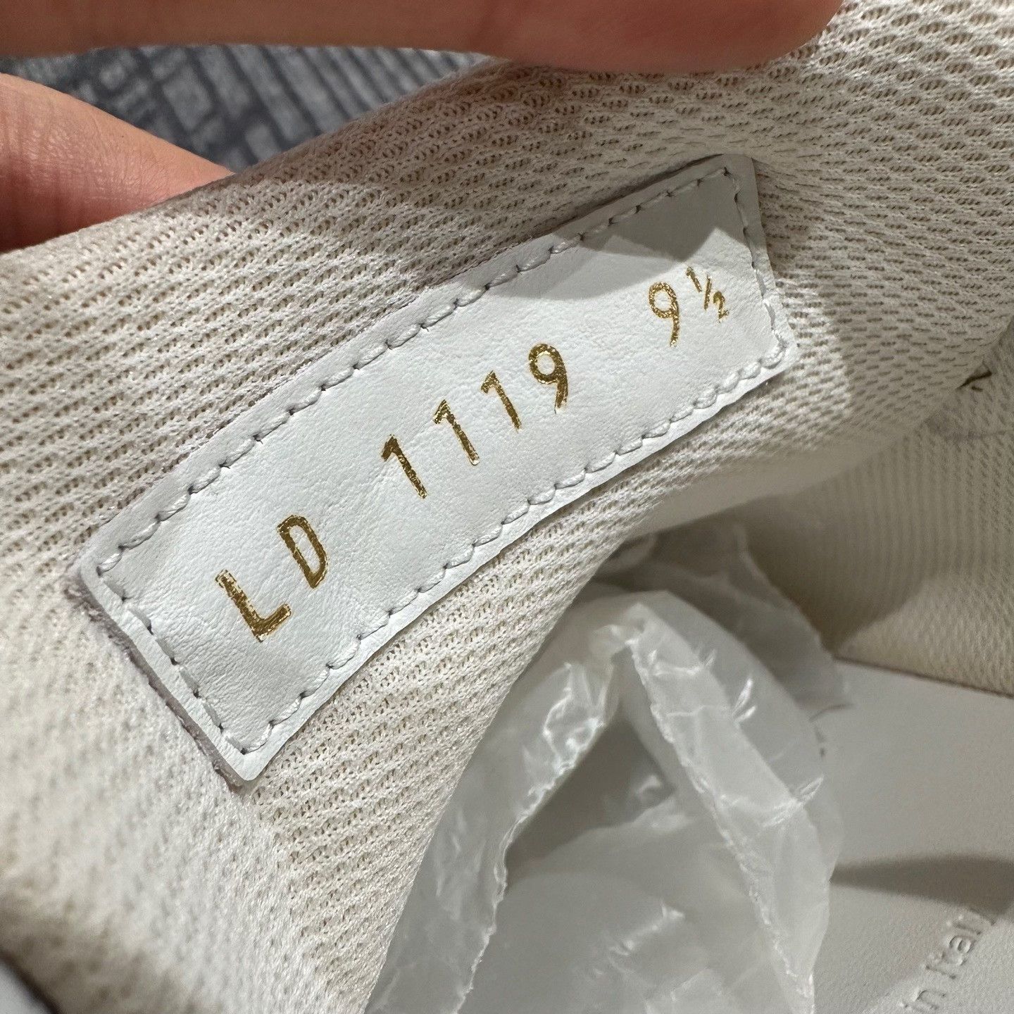 Louis Vuitton Louis Vuitton Red Heel Monogram Sneakers 9.5 Size US 10.5 / EU 43-44 - 8 Thumbnail