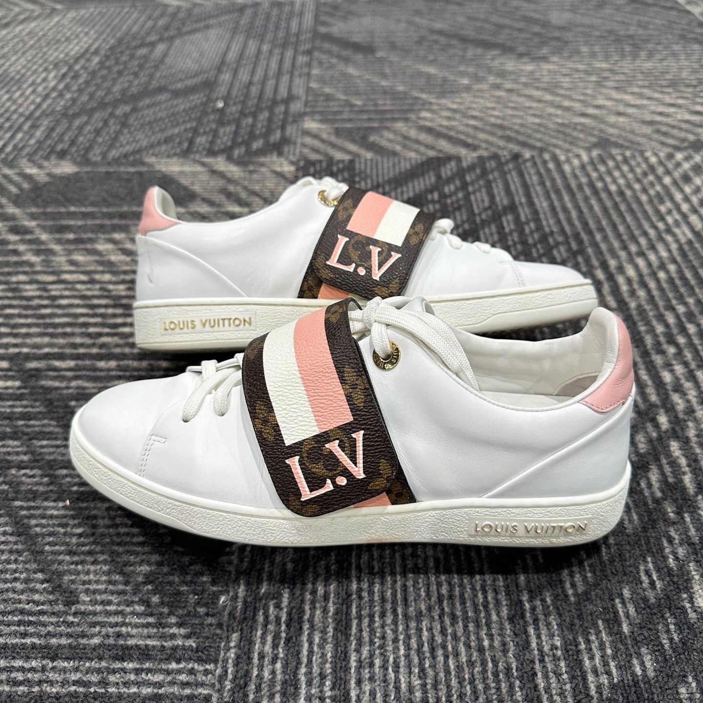 Louis Vuitton Louis Vuitton Monogram Velcro Low Top Sneakers 36.5 Size US 6.5 / IT 36.5 - 4 Thumbnail