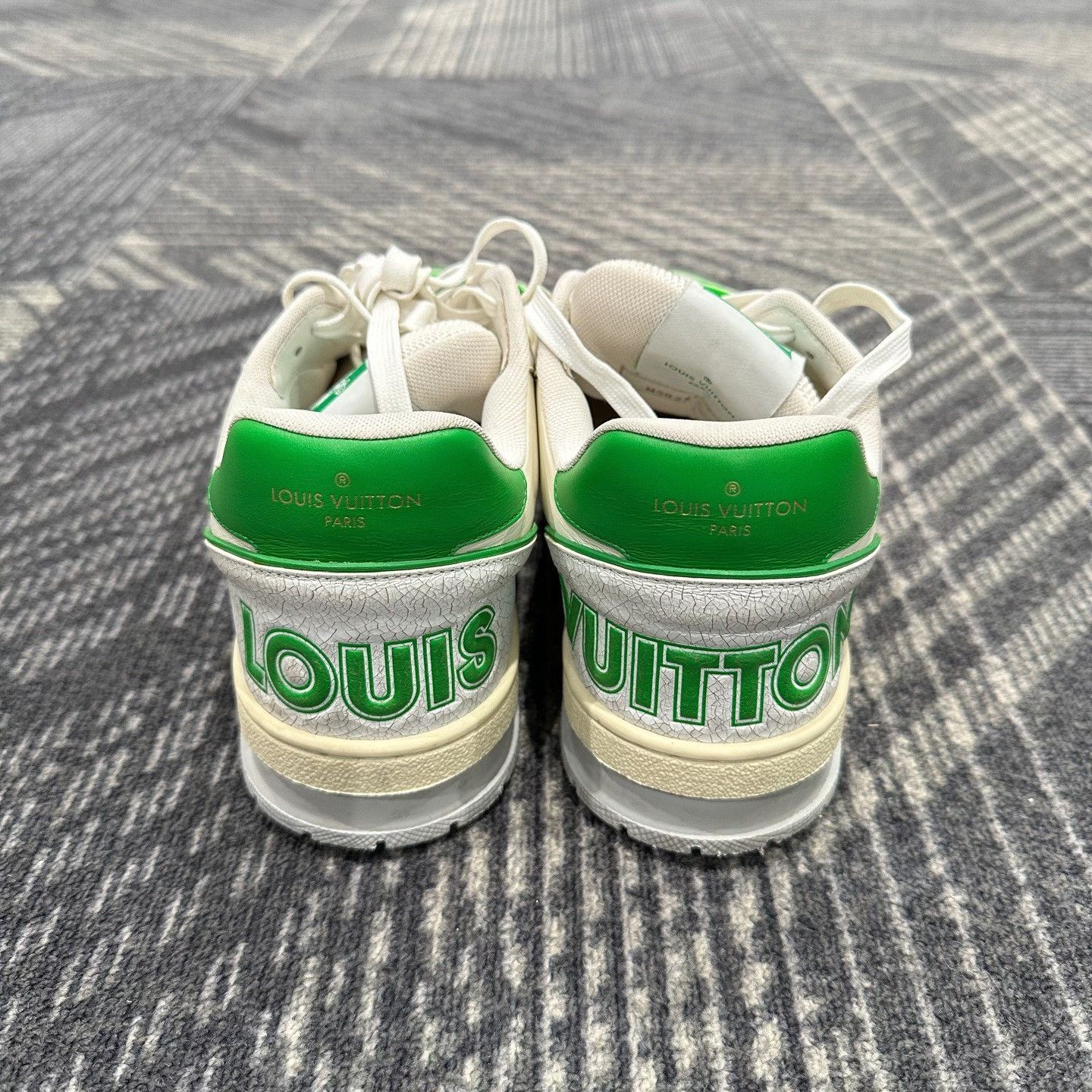 Louis Vuitton Louis Vuitton White Green Trainer Sneakers Size 8 Size US 8 / EU 41 - 4 Thumbnail