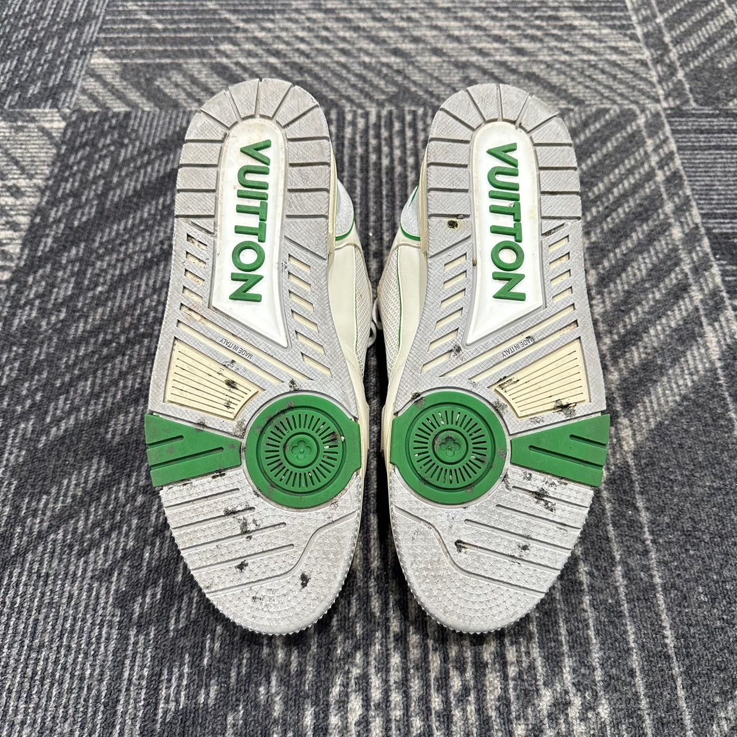 Louis Vuitton Louis Vuitton White Green Trainer Sneakers Size 8 Size US 8 / EU 41 - 7 Thumbnail
