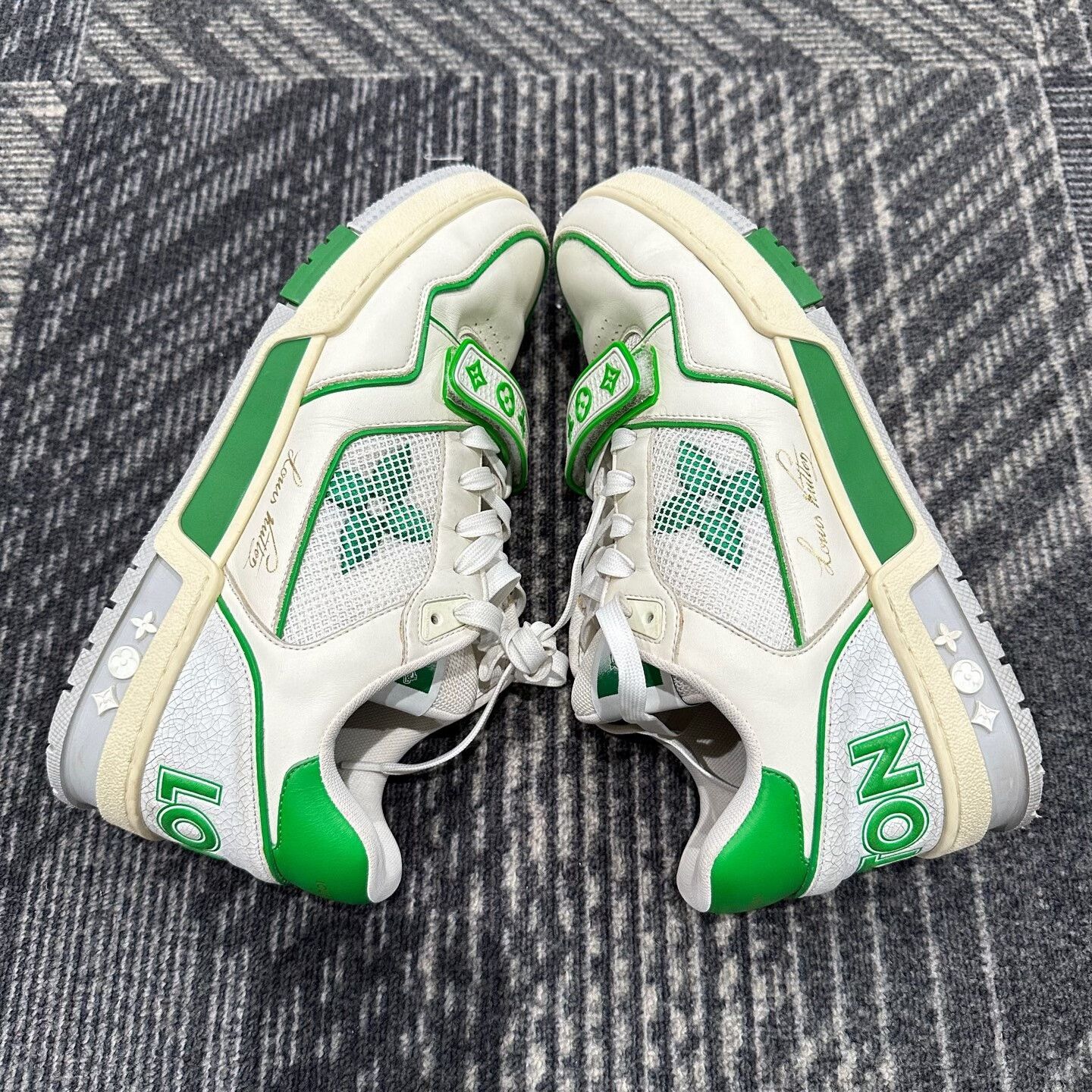 Louis Vuitton Louis Vuitton White Green Trainer Sneakers Size 8 Size US 8 / EU 41 - 5 Thumbnail