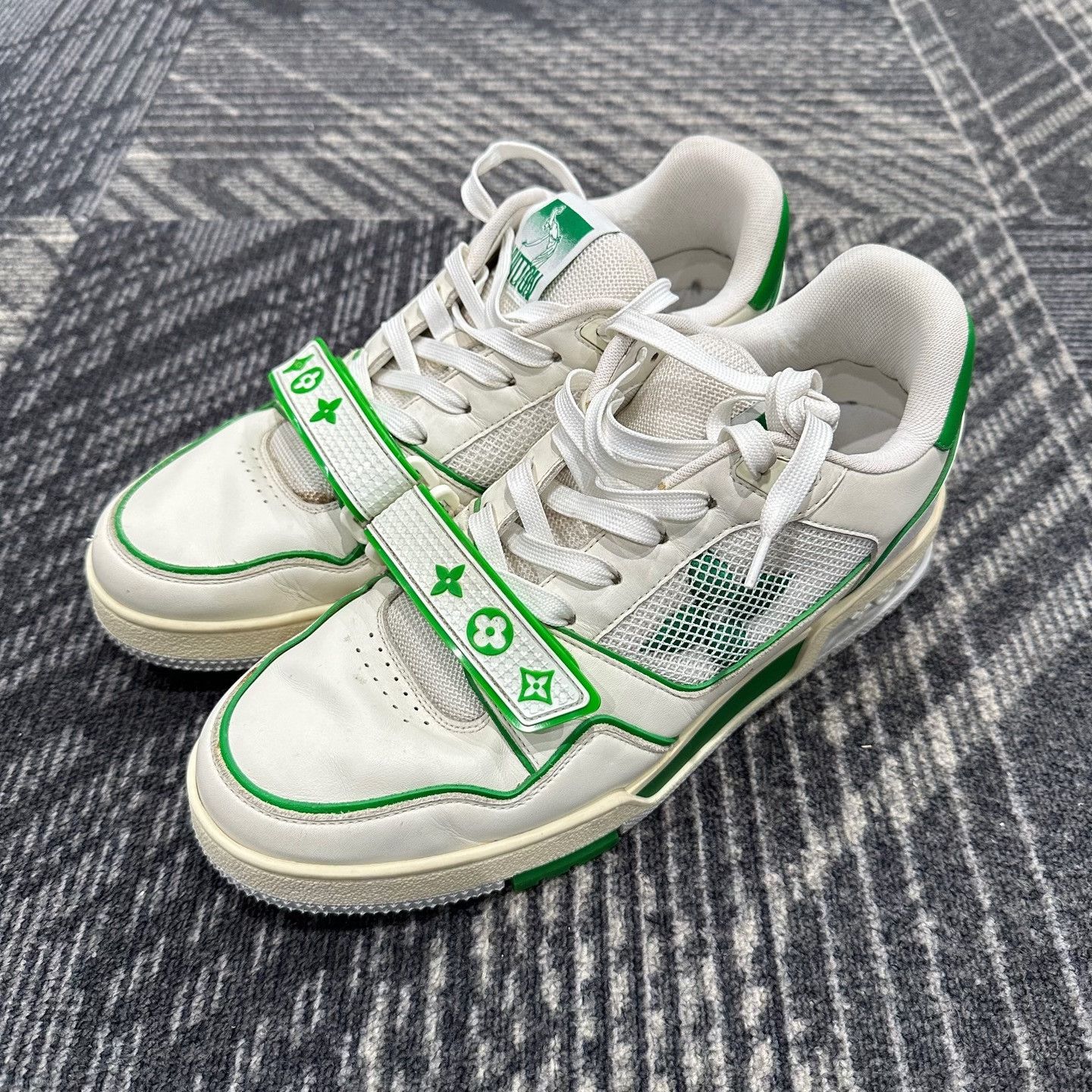 Louis Vuitton Louis Vuitton White Green Trainer Sneakers Size 8 Size US 8 / EU 41 - 2 Thumbnail