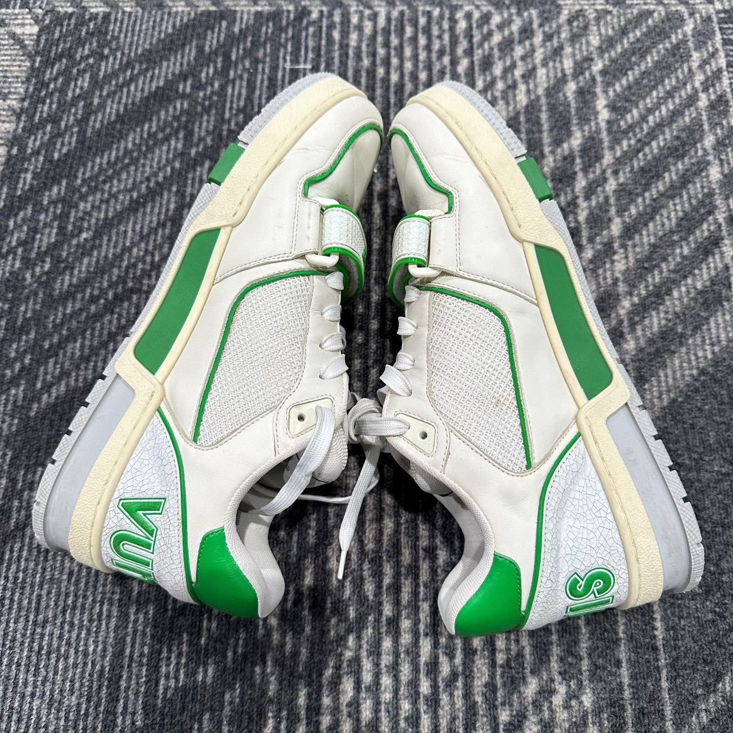 Louis Vuitton Louis Vuitton White Green Trainer Sneakers Size 8 Size US 8 / EU 41 - 6 Thumbnail