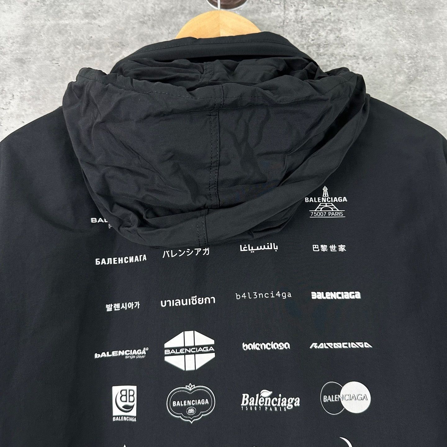 Balenciaga Balenciaga Multi Logo Windbreaker Jacket Size S Size US S / EU 44-46 / 1 - 7 Thumbnail
