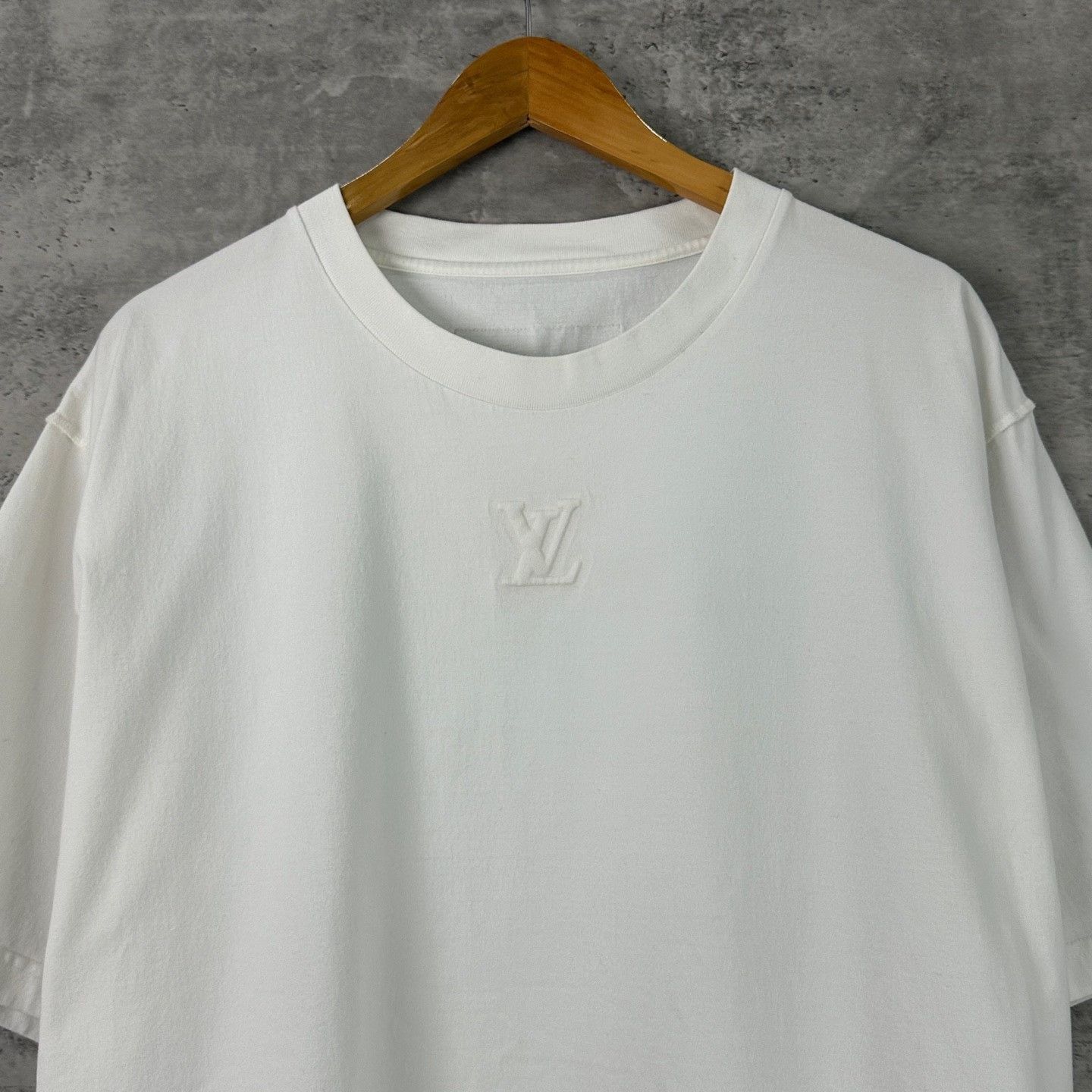 Louis Vuitton Louis Vuitton Embossed Logo T-Shirt 5L Size US XXL / EU 58 / 5 - 4 Thumbnail