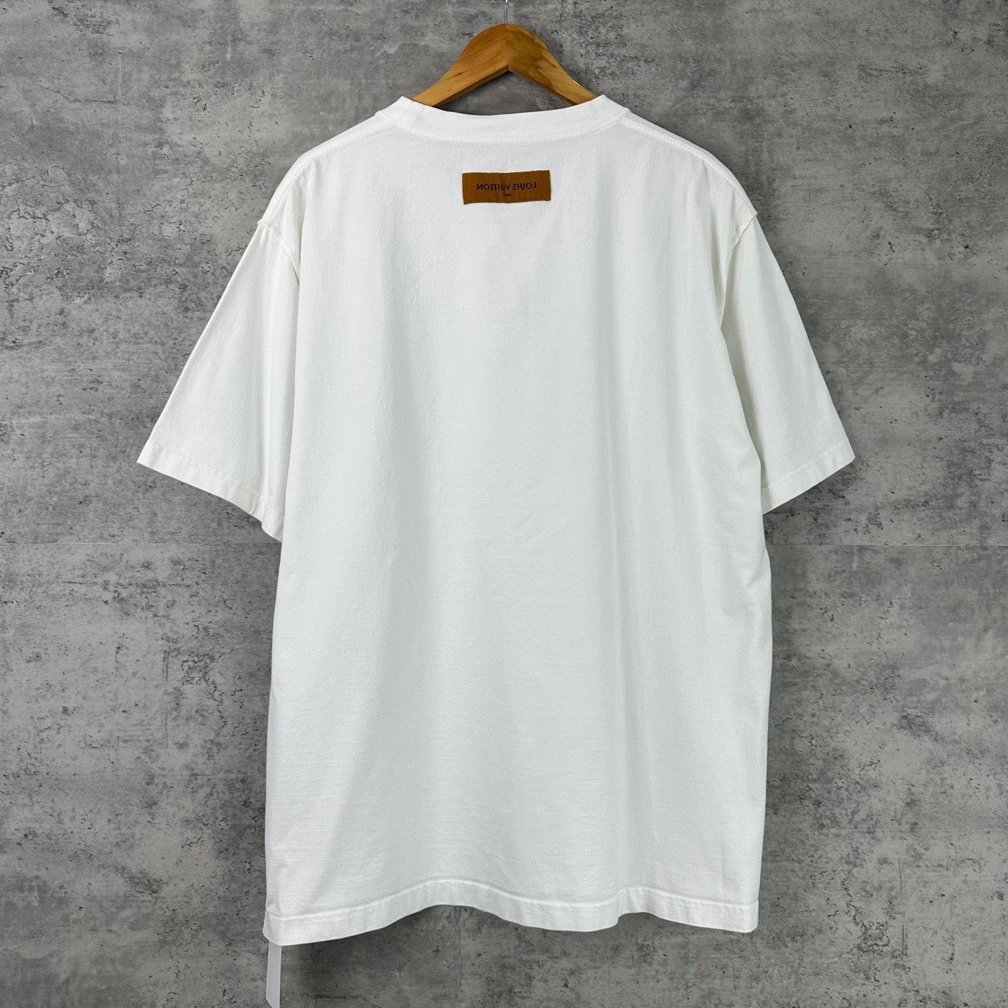 Louis Vuitton Louis Vuitton Embossed Logo T-Shirt 5L Size US XXL / EU 58 / 5 - 3 Thumbnail