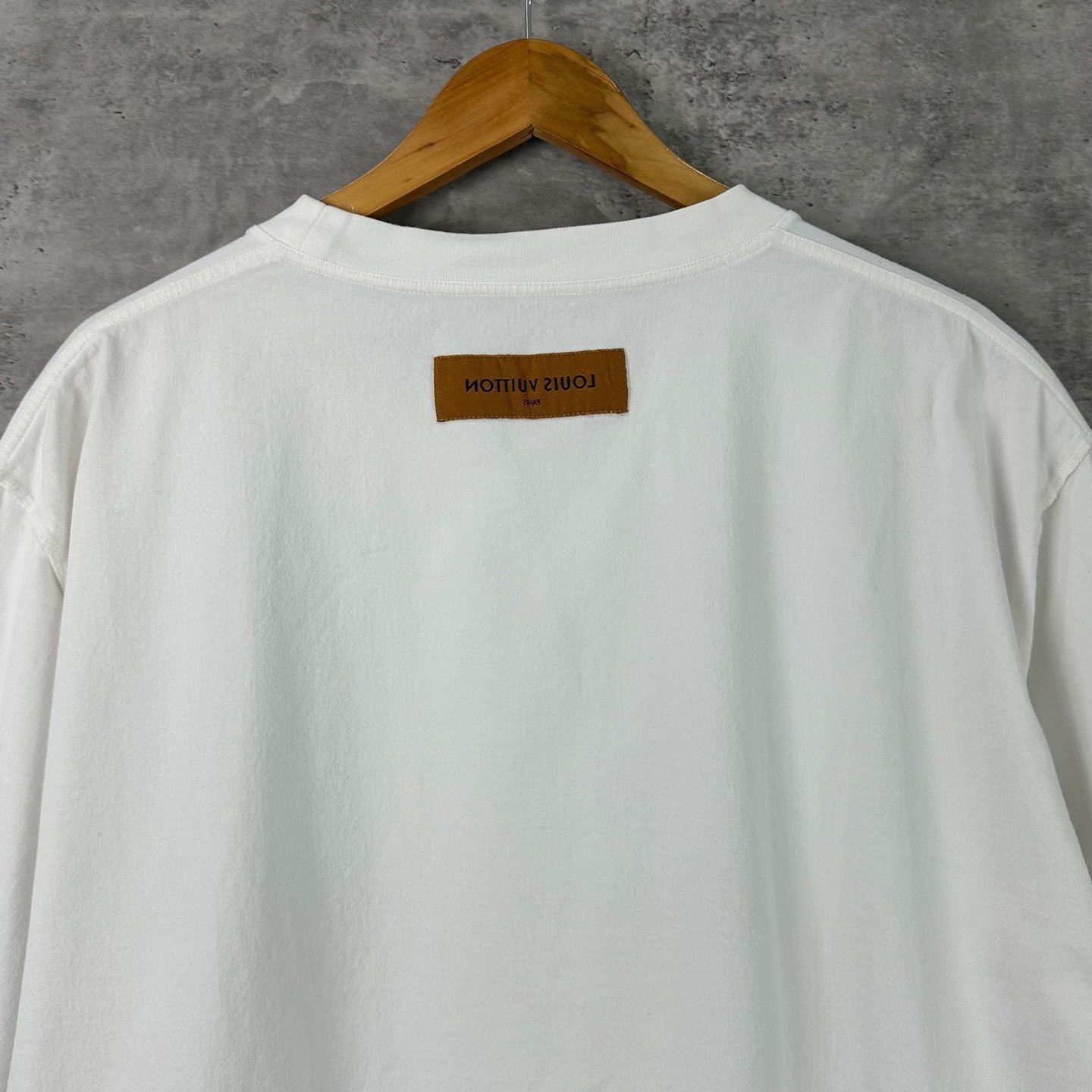 Louis Vuitton Louis Vuitton Embossed Logo T-Shirt 5L Size US XXL / EU 58 / 5 - 5 Thumbnail