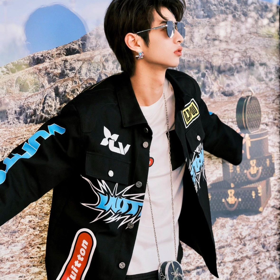 Louis Vuitton Louis Vuitton Graffiti Patch Denim Jacket 48 Size US M / EU 48-50 / 2 - 9 Thumbnail