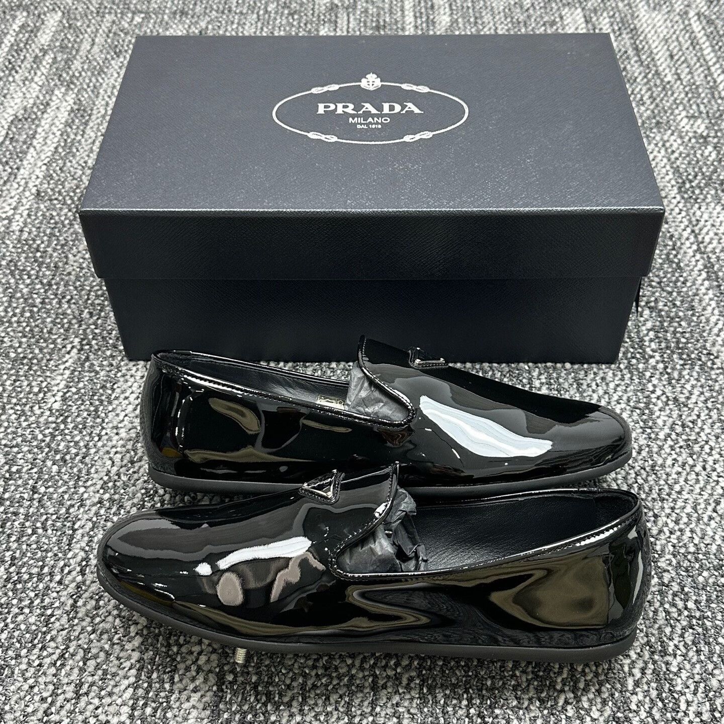 Prada Prada Triangle Logo Patent Leather Loafers Size 9 Size US 10 / EU 43 - 5 Thumbnail