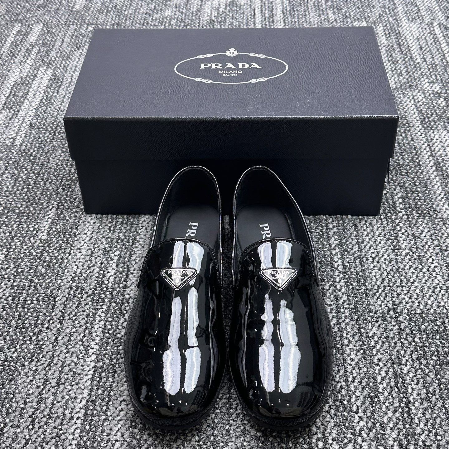 Prada Prada Triangle Logo Patent Leather Loafers Size 9 Size US 10 / EU 43 - 3 Thumbnail