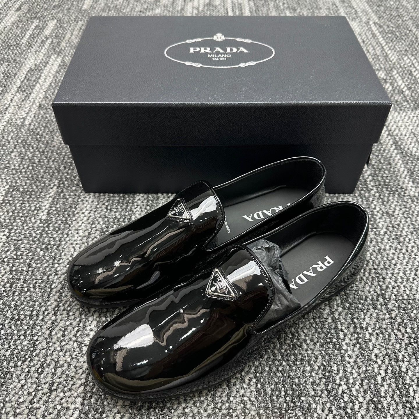 Prada Prada Triangle Logo Patent Leather Loafers Size 9 Size US 10 / EU 43 - 2 Thumbnail