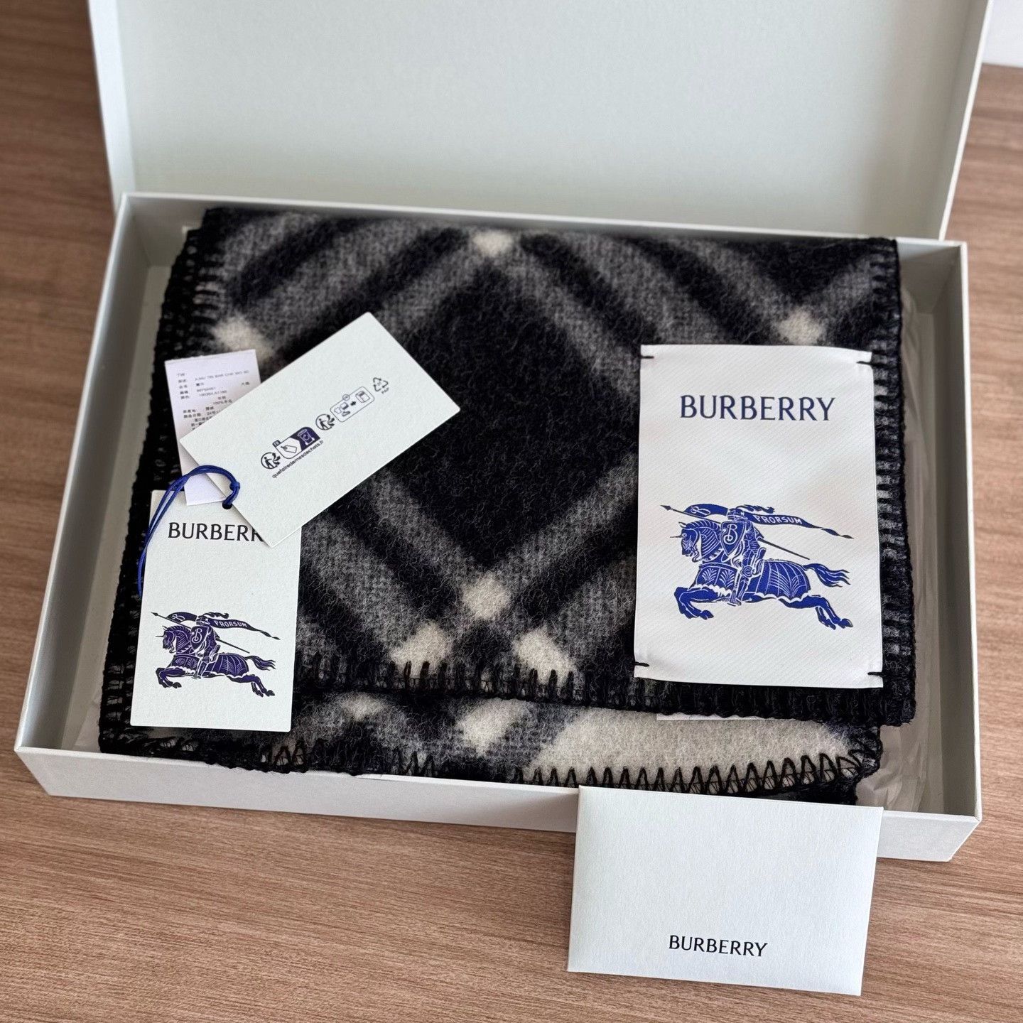 Burberry Burberry Logo Patch Check Scarf ONE SIZE Size ONE SIZE - 2 Thumbnail