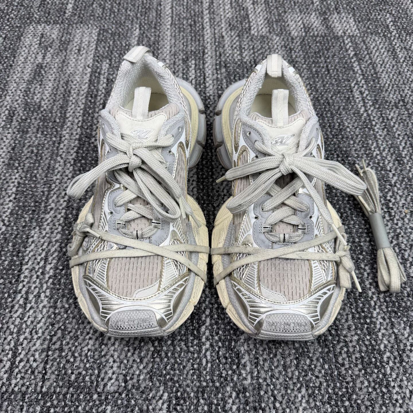 Balenciaga Balenciaga 3XL Distressed Low-Top Sneakers 42 Size US 9 / EU 42 - 3 Thumbnail