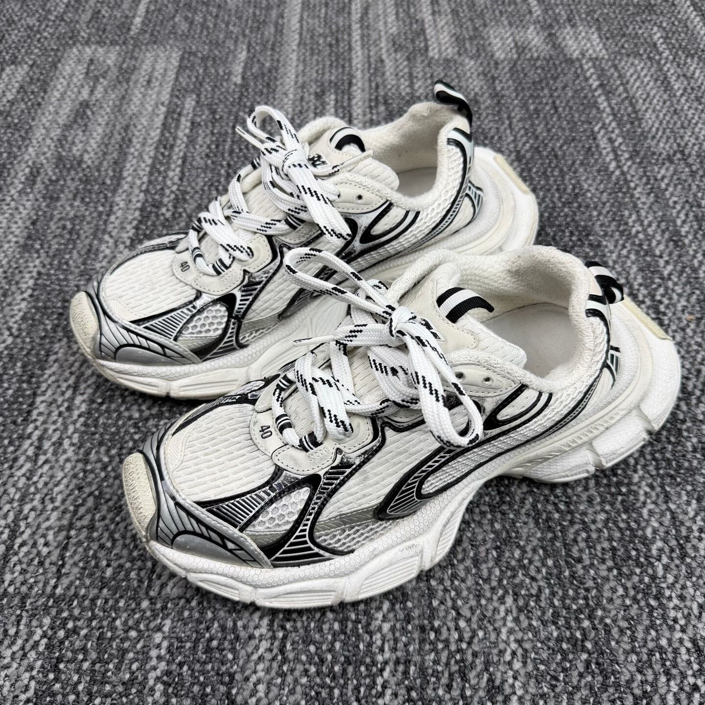 Balenciaga Balenciaga Distressed 3XL Sneakers EU 40 Size US 7 / EU 40 - 2 Thumbnail