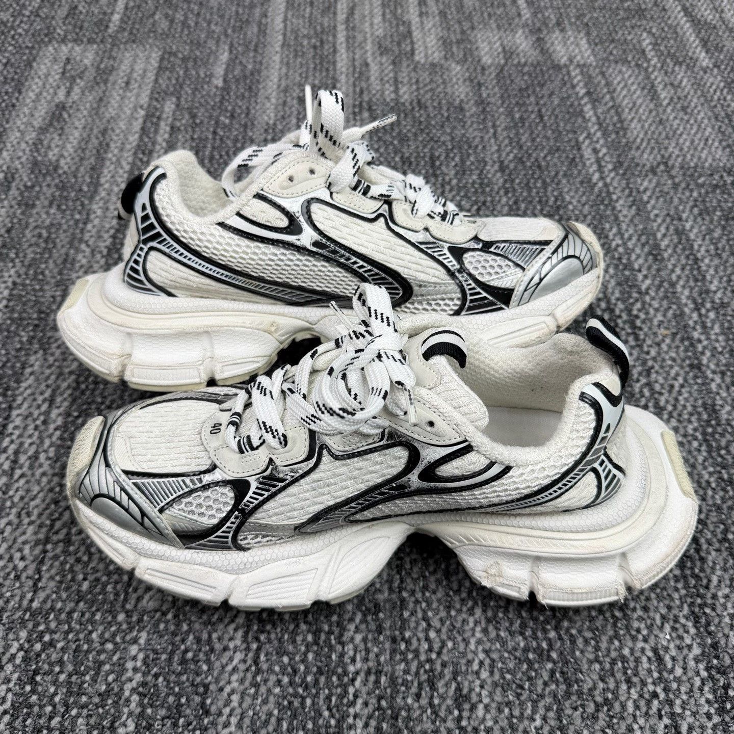 Balenciaga Balenciaga Distressed 3XL Sneakers EU 40 Size US 7 / EU 40 - 6 Thumbnail