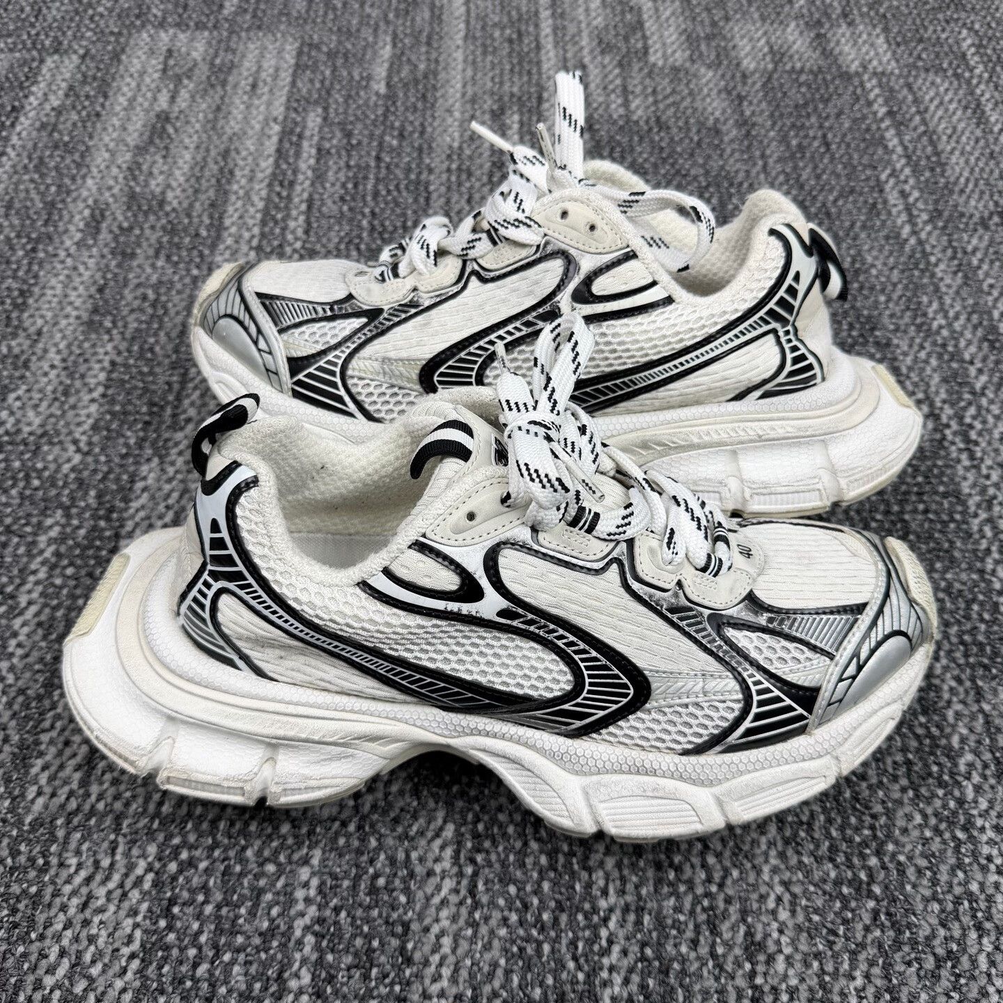Balenciaga Balenciaga Distressed 3XL Sneakers EU 40 Size US 7 / EU 40 - 5 Thumbnail