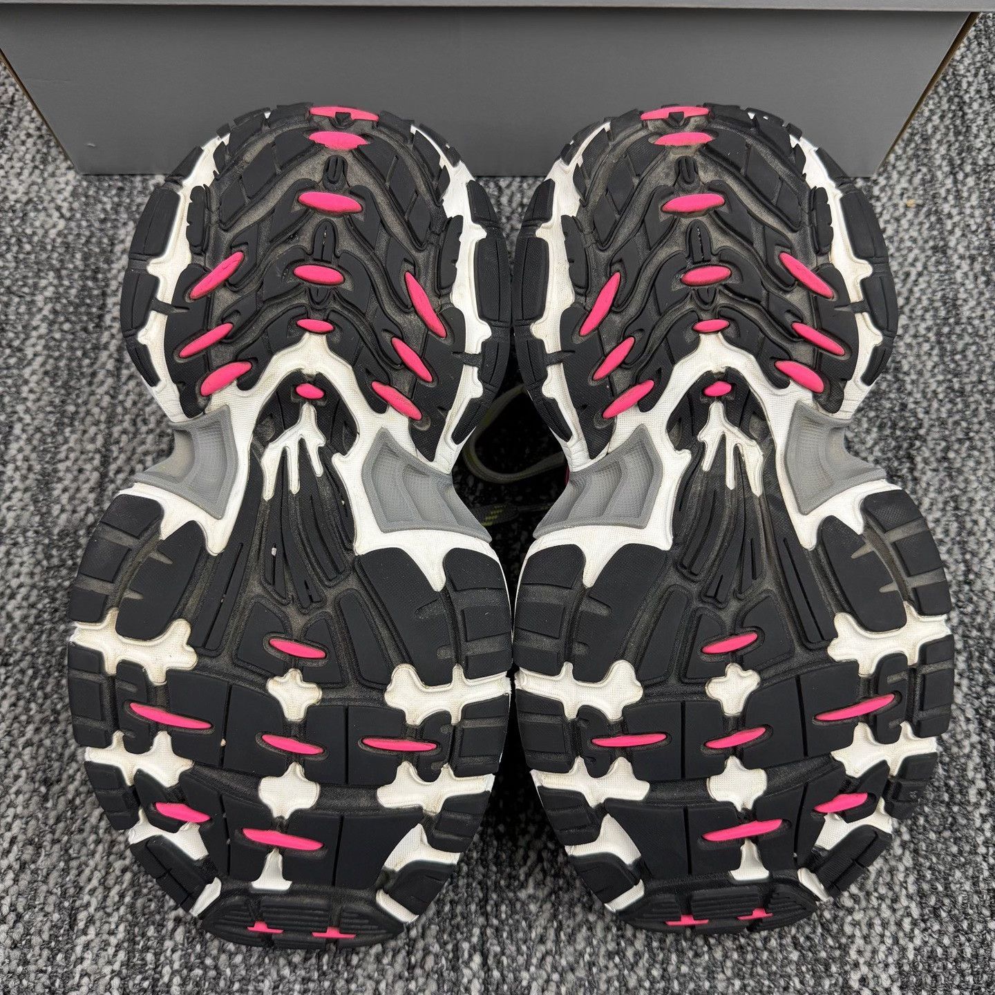 Balenciaga Balenciaga 6XL Mismatched Sneakers Size 43 Size US 10 / EU 43 - 7 Thumbnail