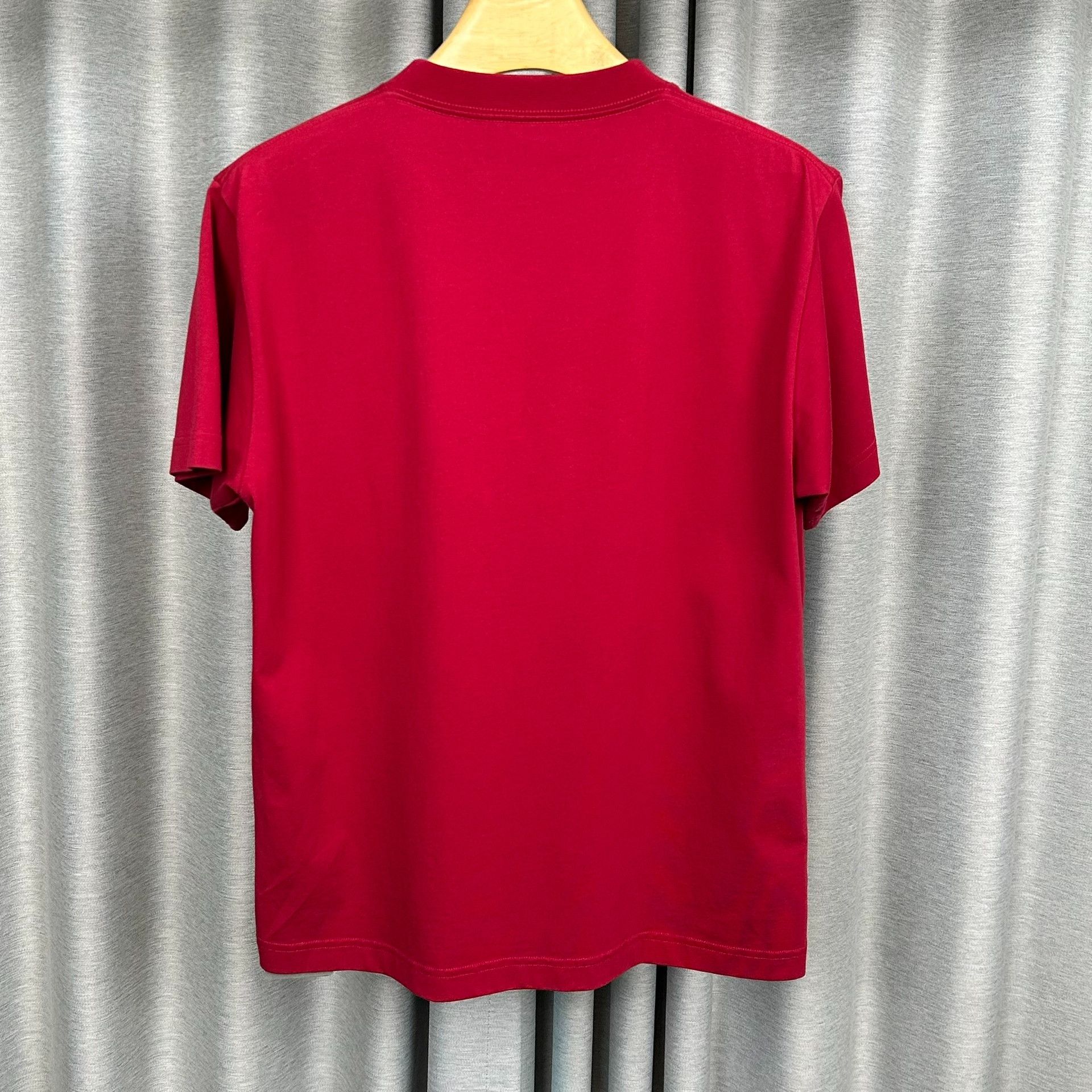 Balenciaga Balenciaga Crest Logo Red T-Shirt Size L Size US L / EU 52-54 / 3 - 3 Thumbnail