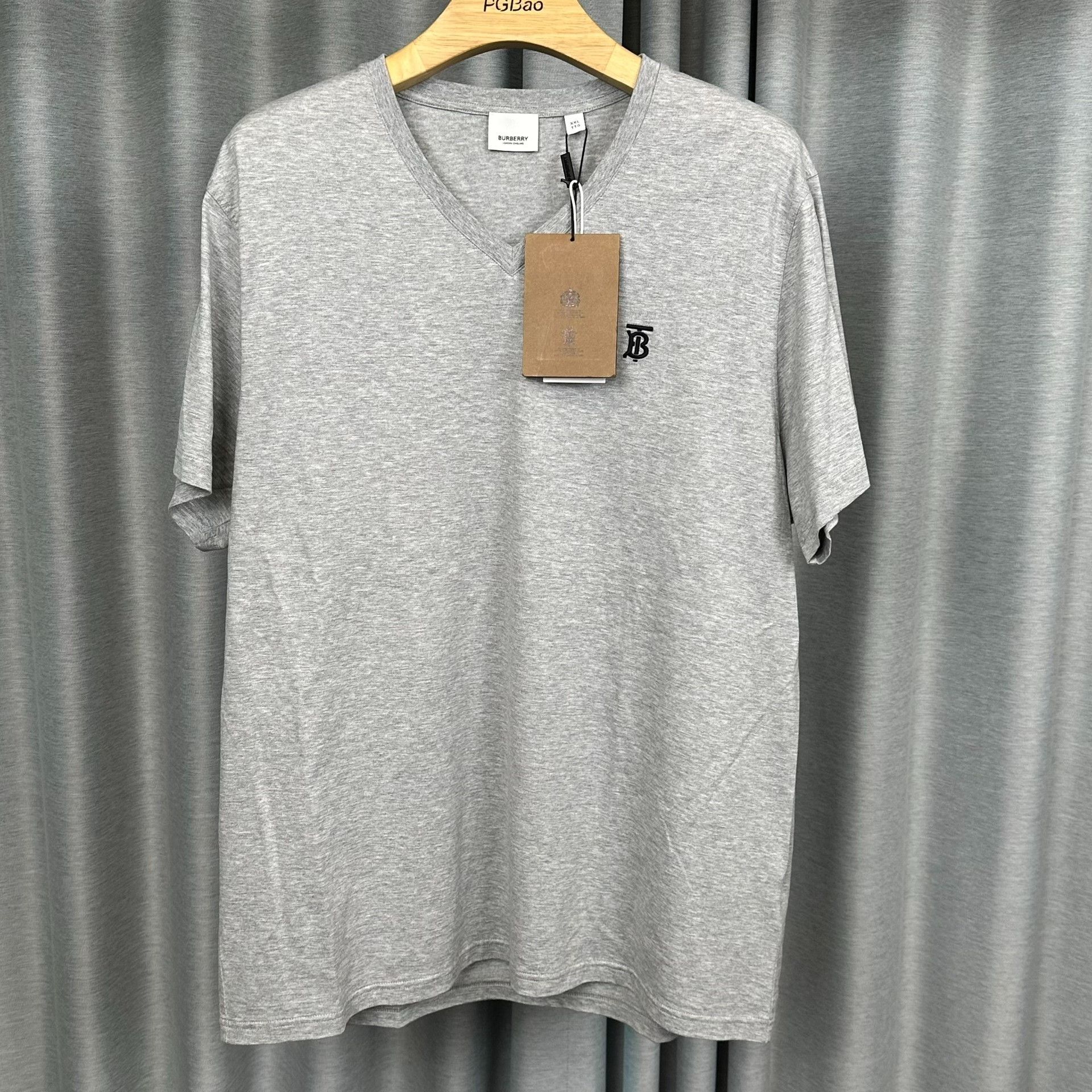 Burberry Burberry TB Logo V-Neck T-Shirt XXL Size US XXL / EU 58 / 5 - 2 Thumbnail