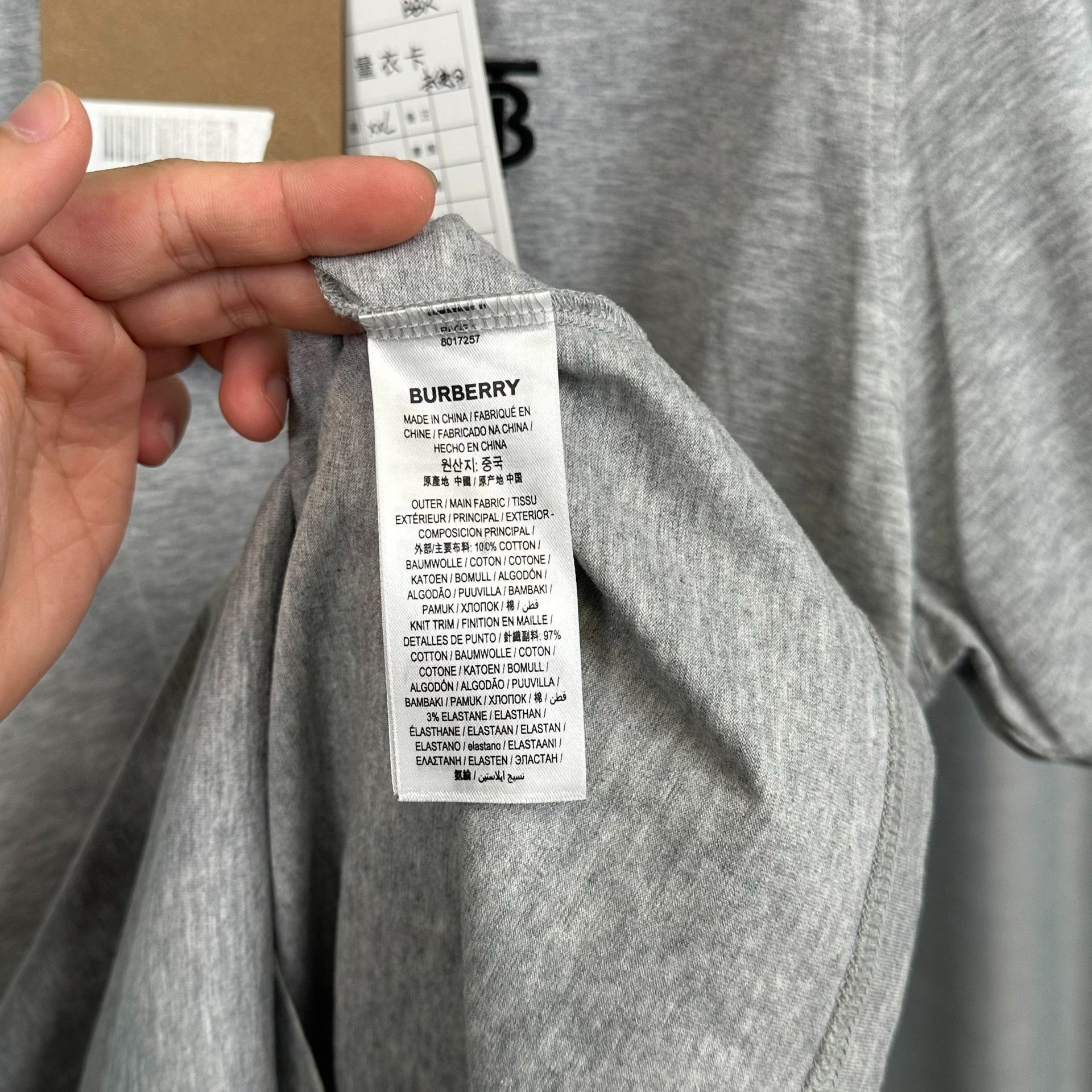 Burberry Burberry TB Logo V-Neck T-Shirt XXL Size US XXL / EU 58 / 5 - 5 Thumbnail